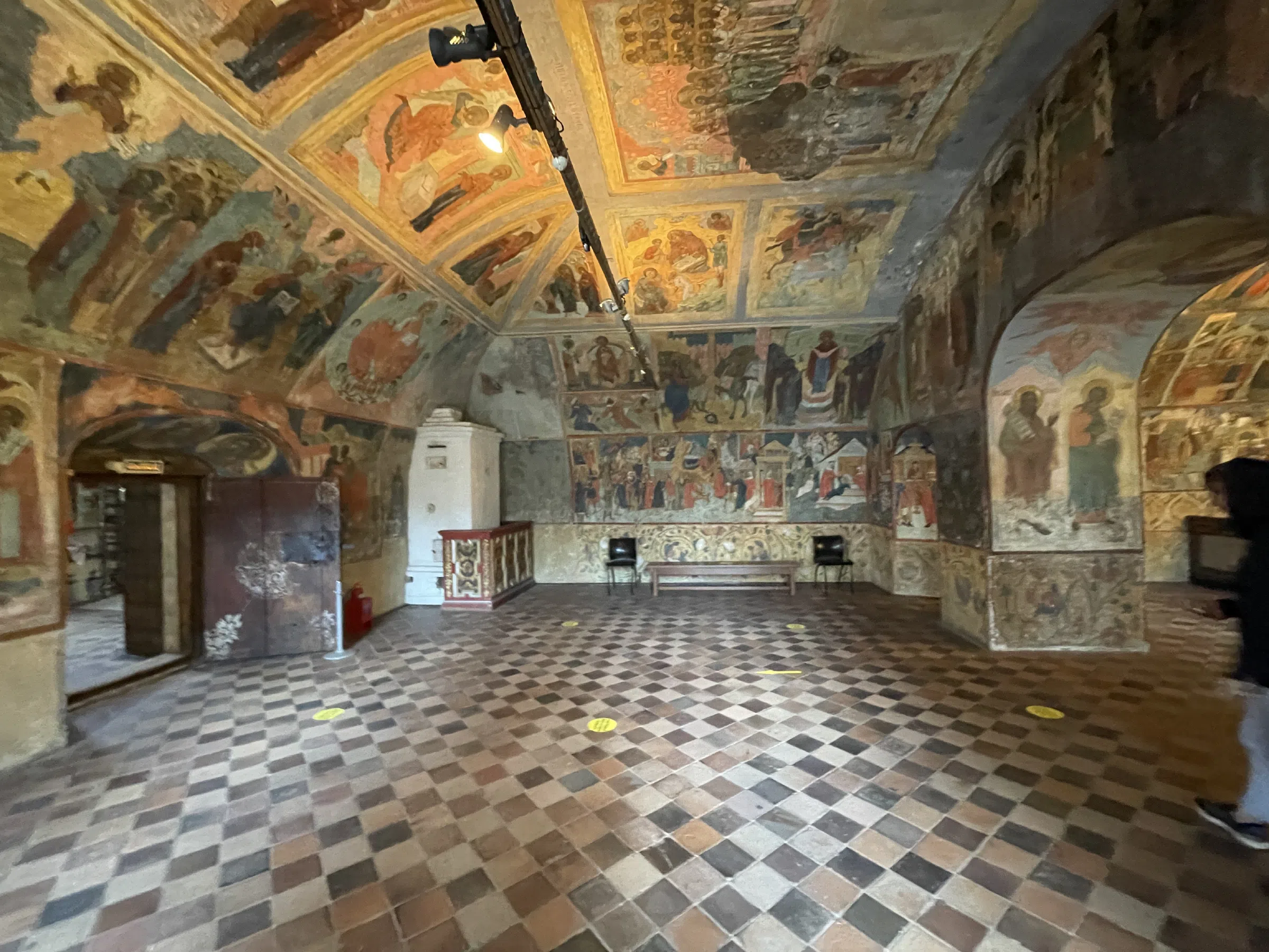 Церковь с росписью стен, фото 17
