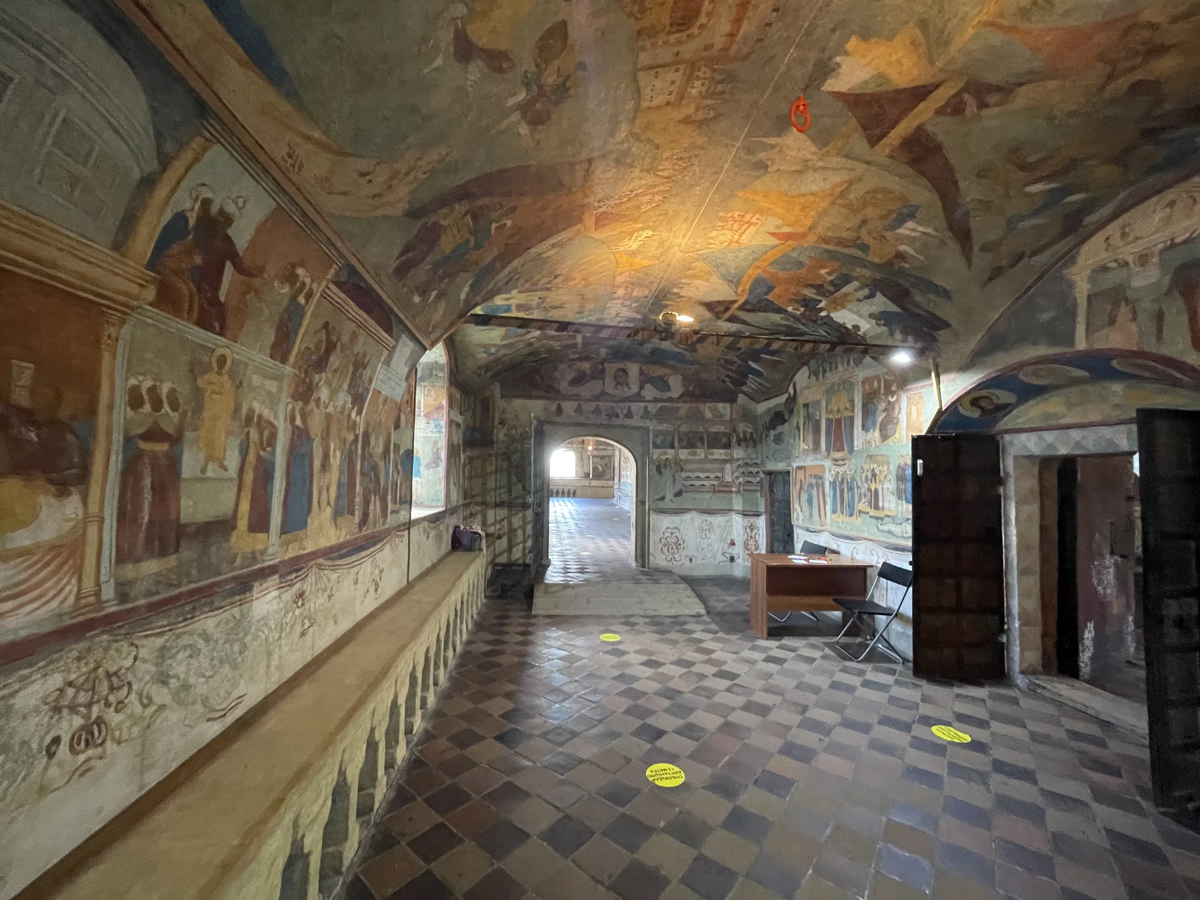 Церковь с росписью стен, фото 18