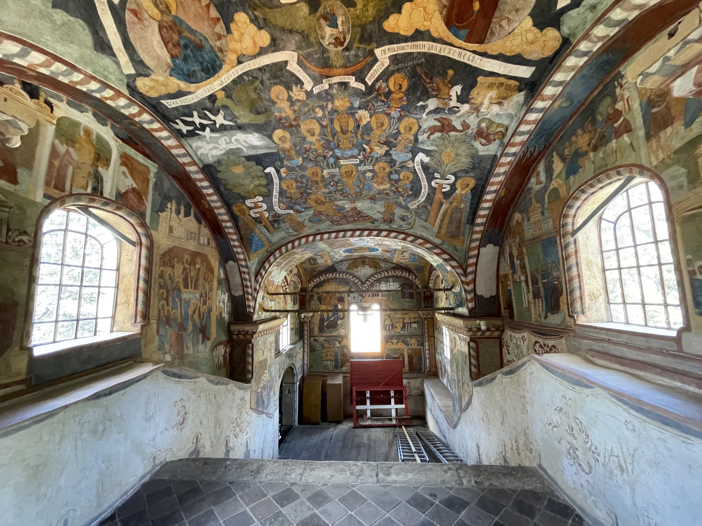 Церковь с росписью стен, фото 24