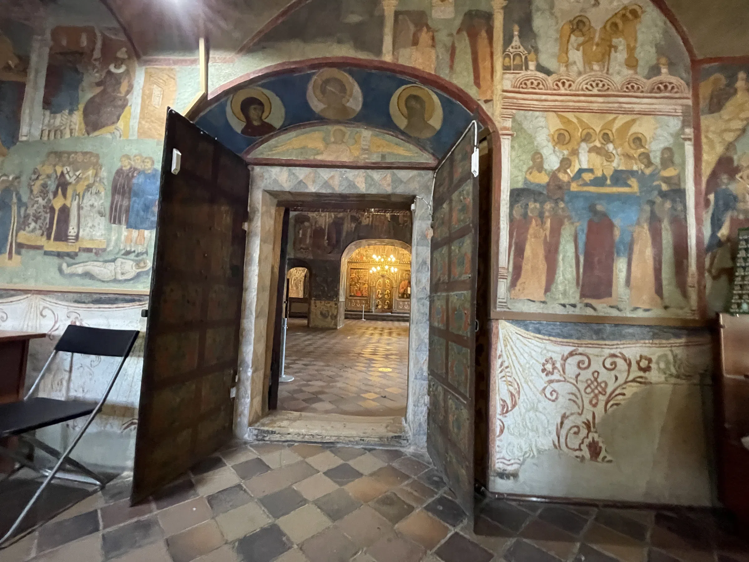 Церковь с росписью стен, фото 19