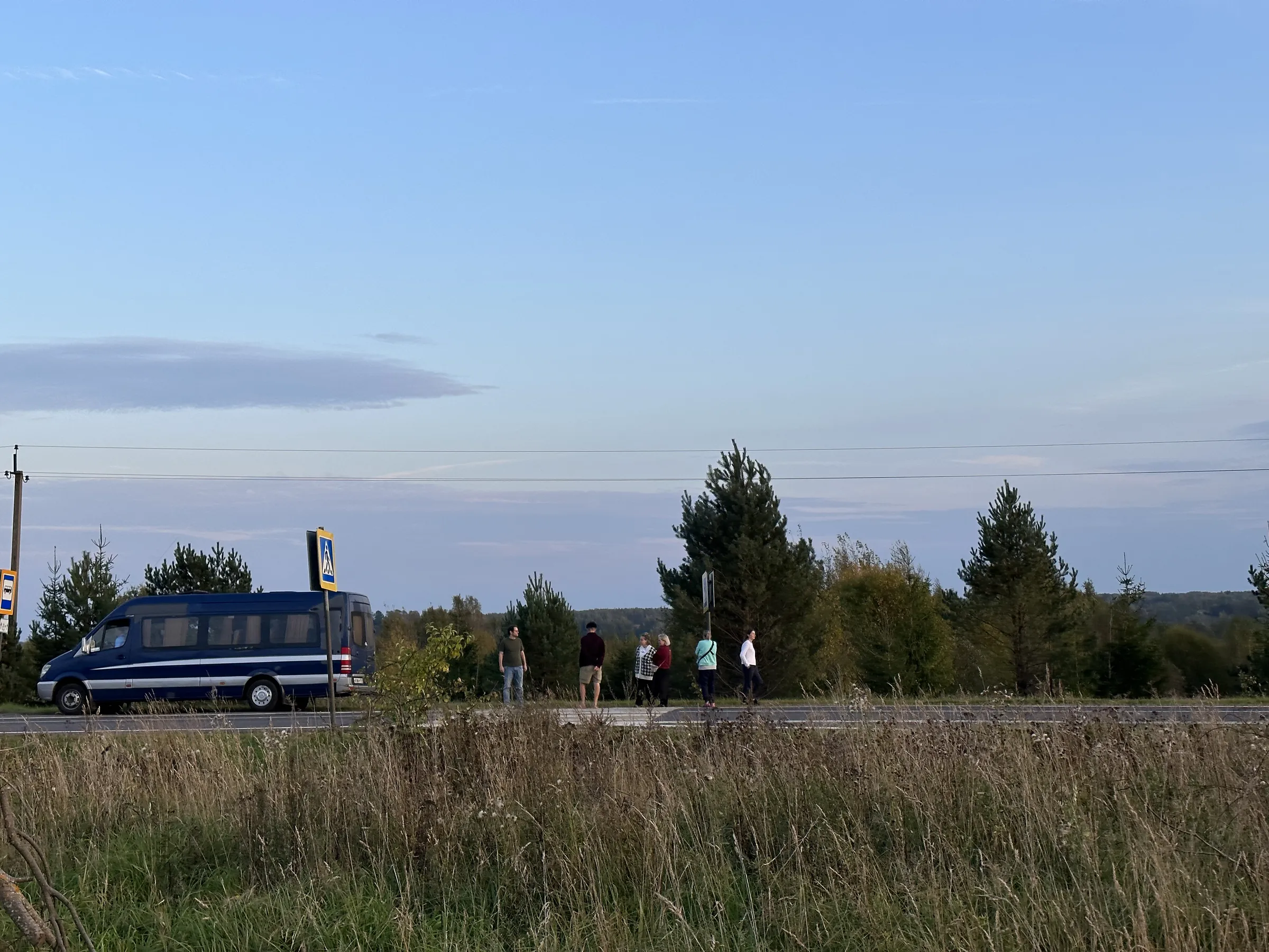 Поле у реки с видом на закат, фото 4