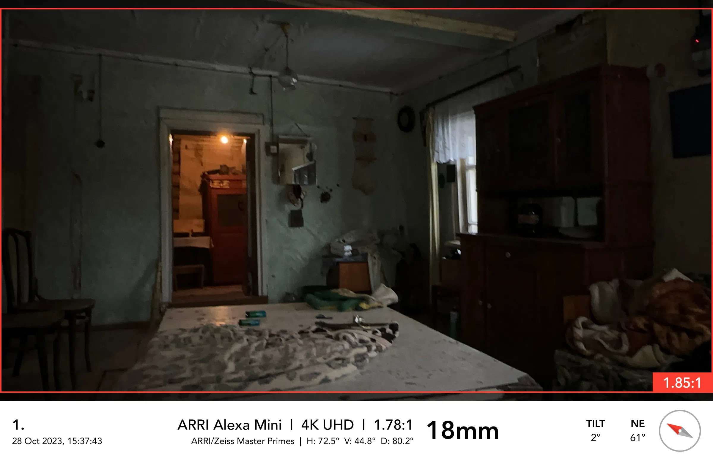 Изба с обшарпанными стенами, фото 6