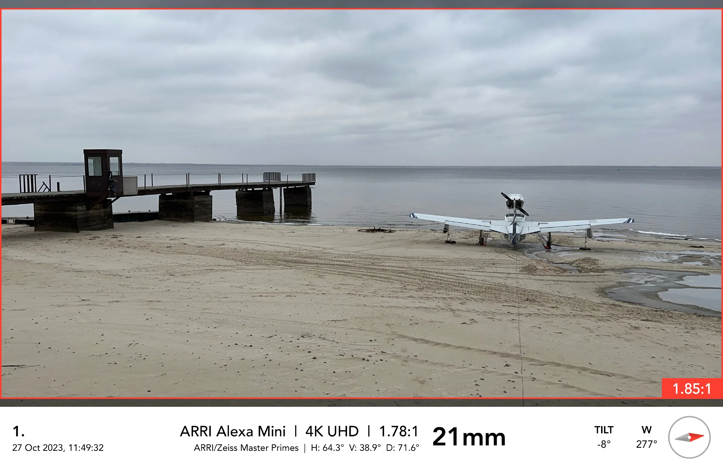 Деревянный домик у воды, фото 14