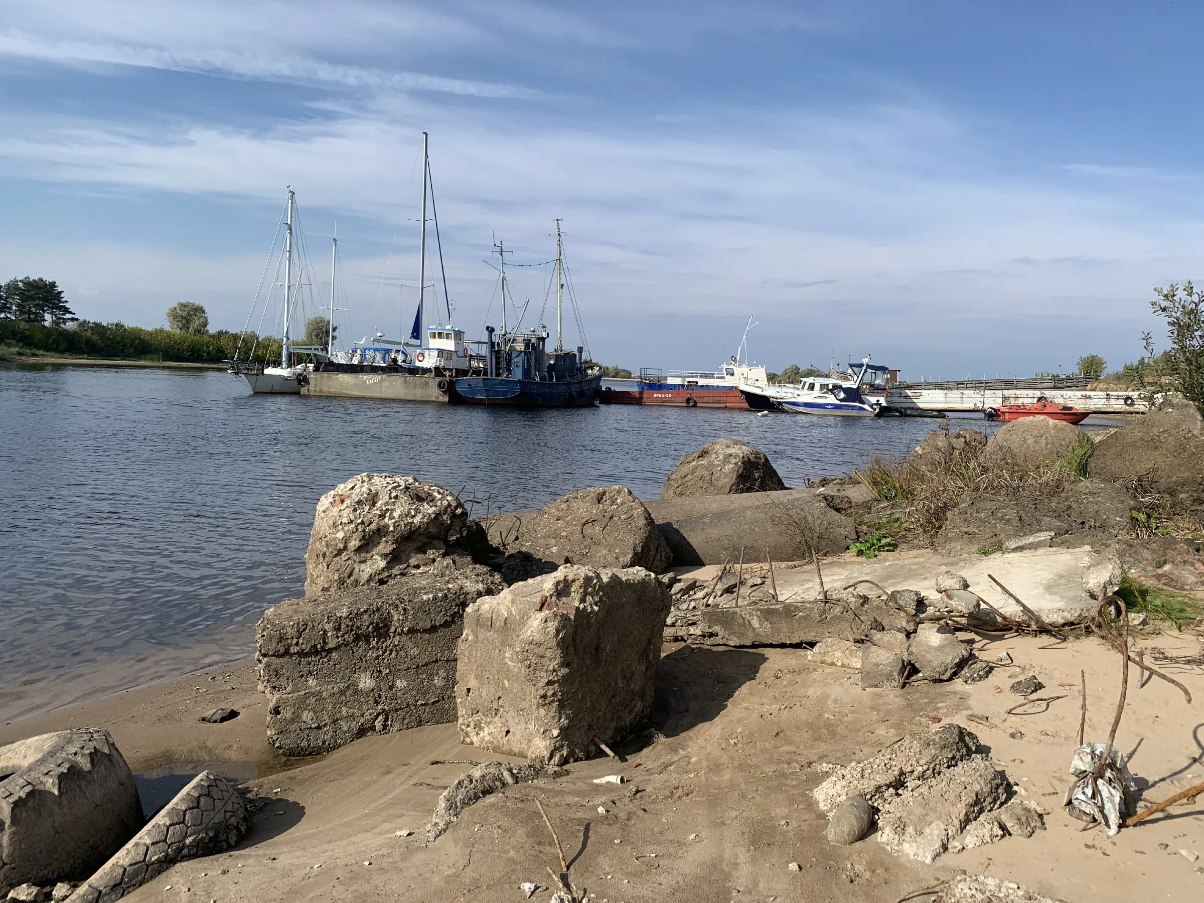 Берег с причалом, фото 4