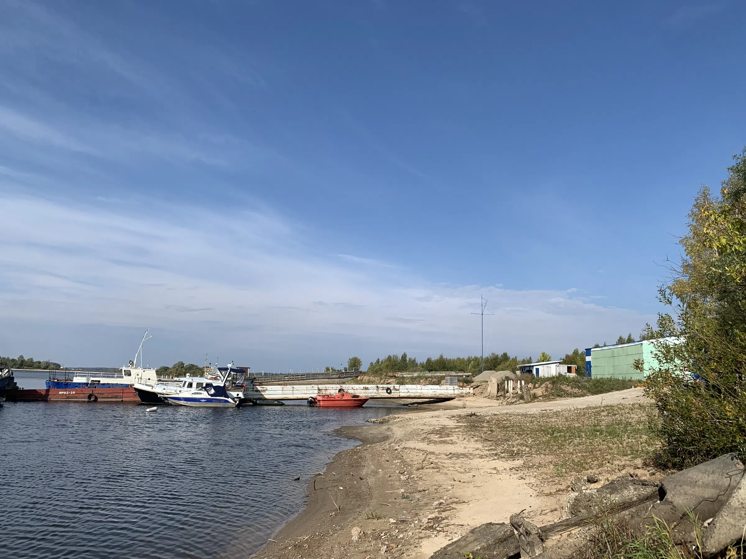 Берег с причалом, фото 6