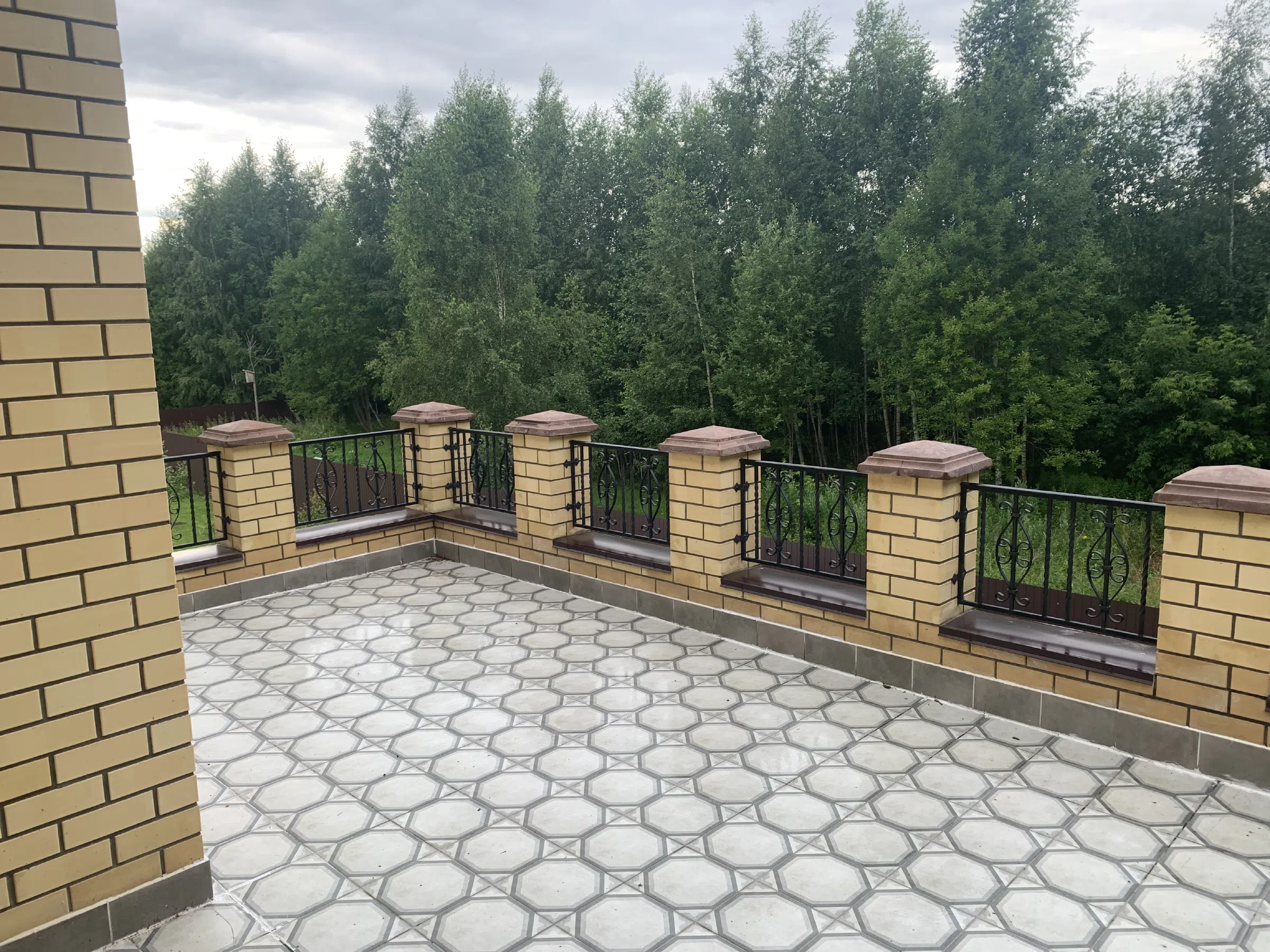 Кирпичный дом у леса, фото 1