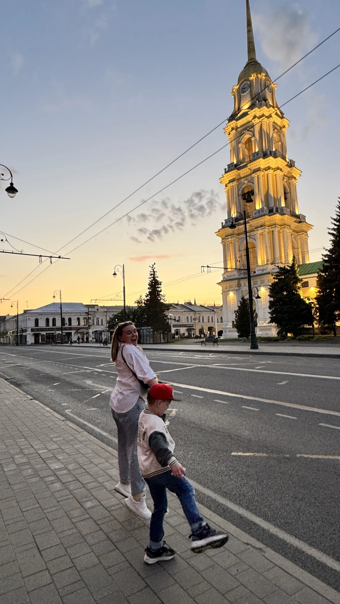 Городская улица с храмом, фото 2