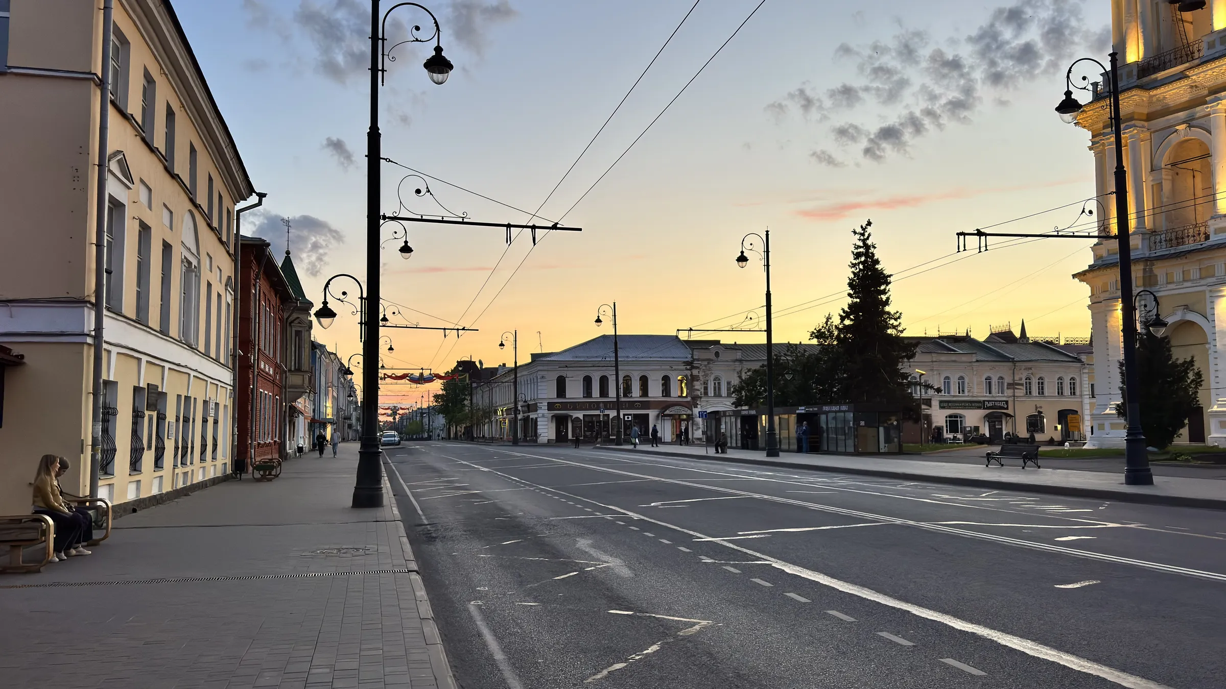 Городская улица с храмом, фото 1