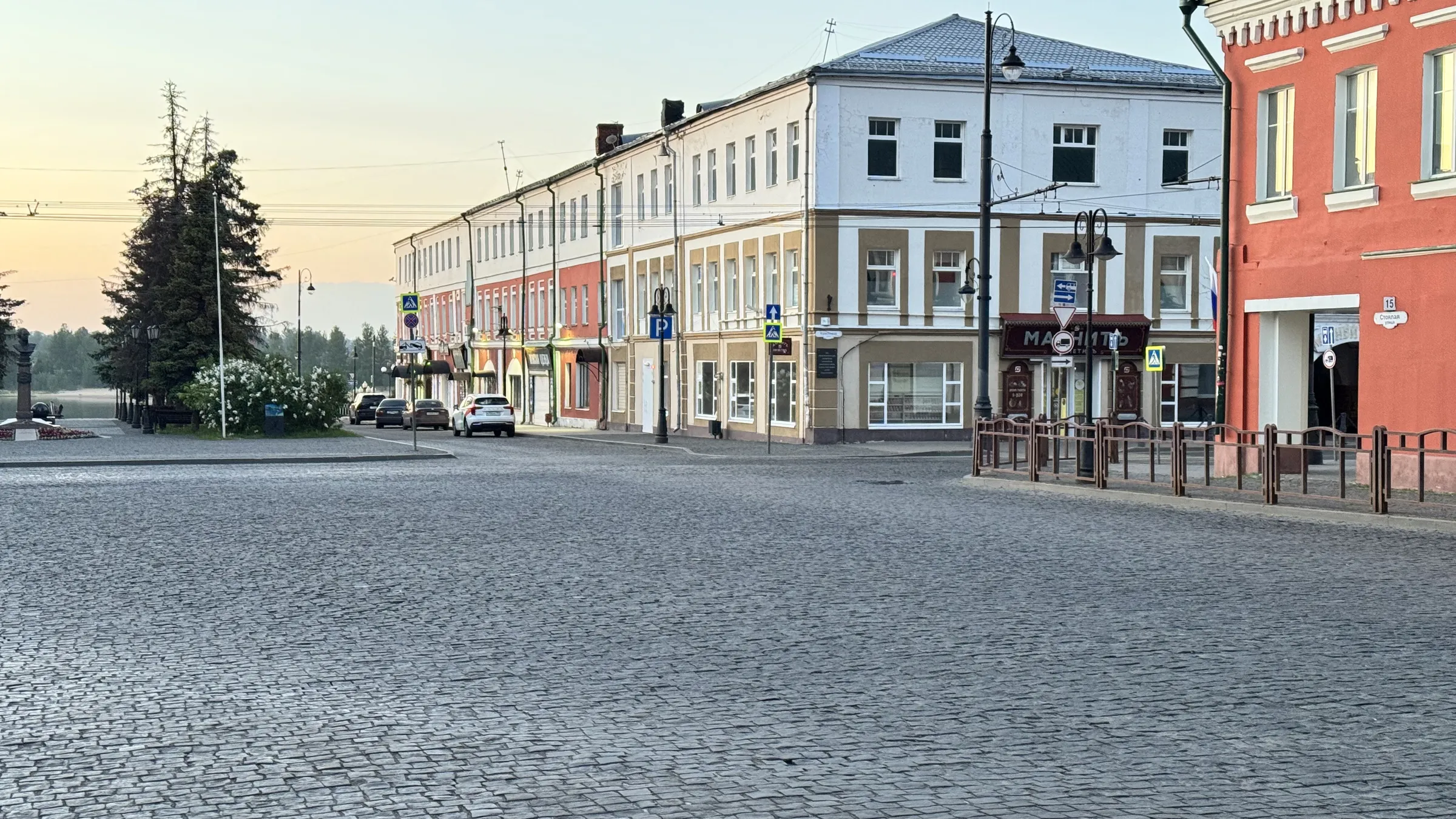 Городская улица с храмом, фото 20