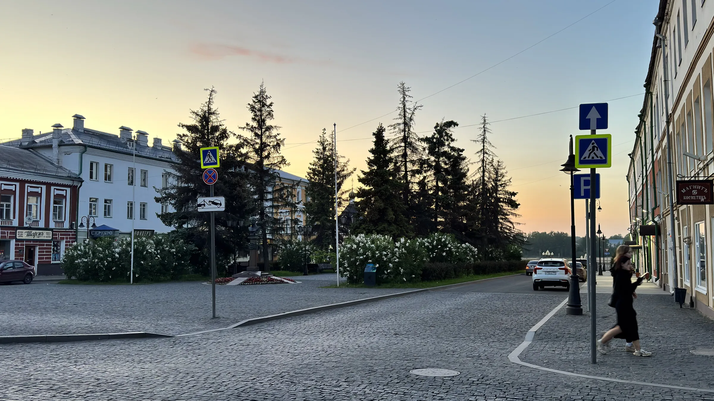 Городская улица с храмом, фото 16