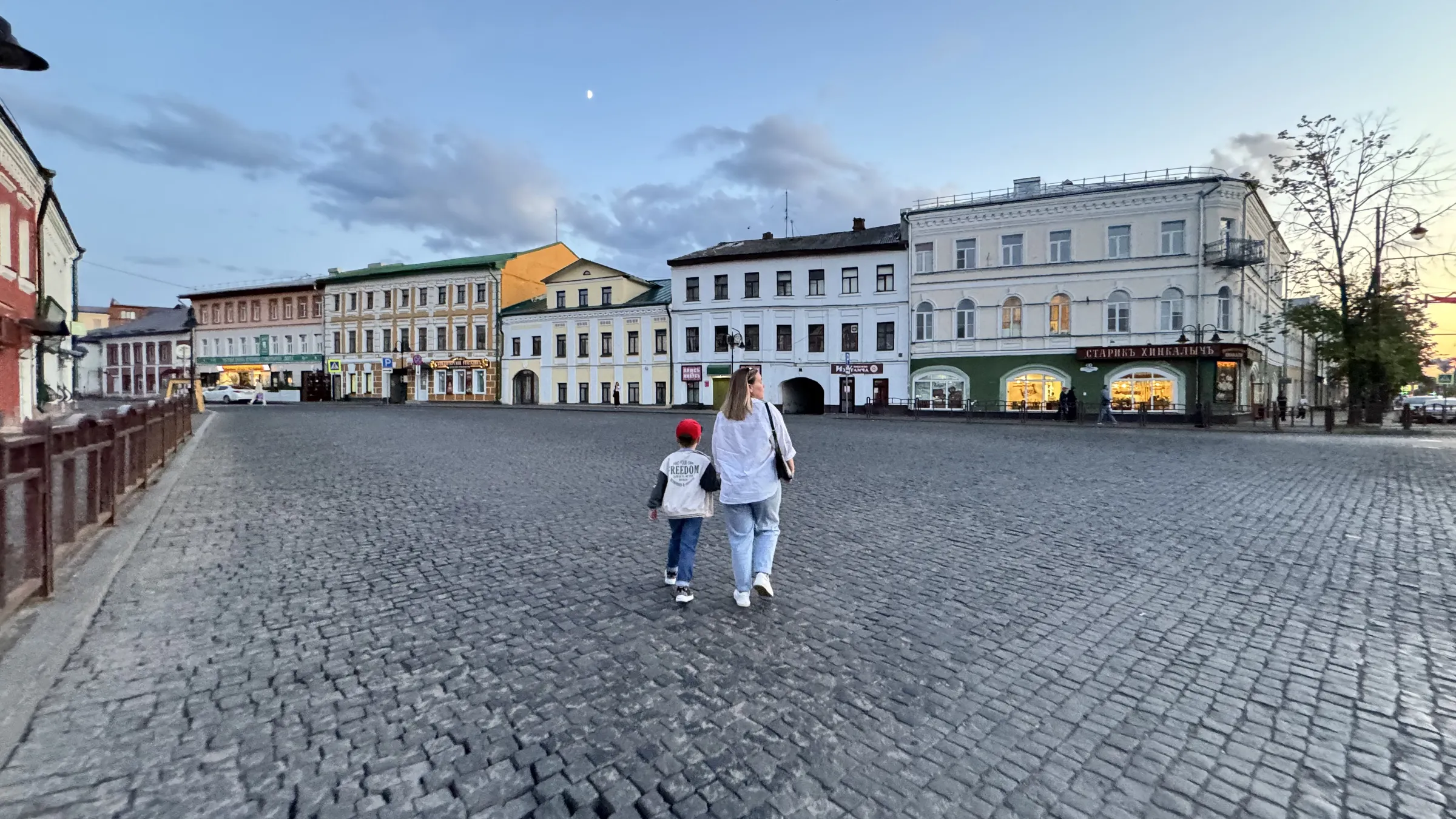 Городская улица с храмом, фото 17