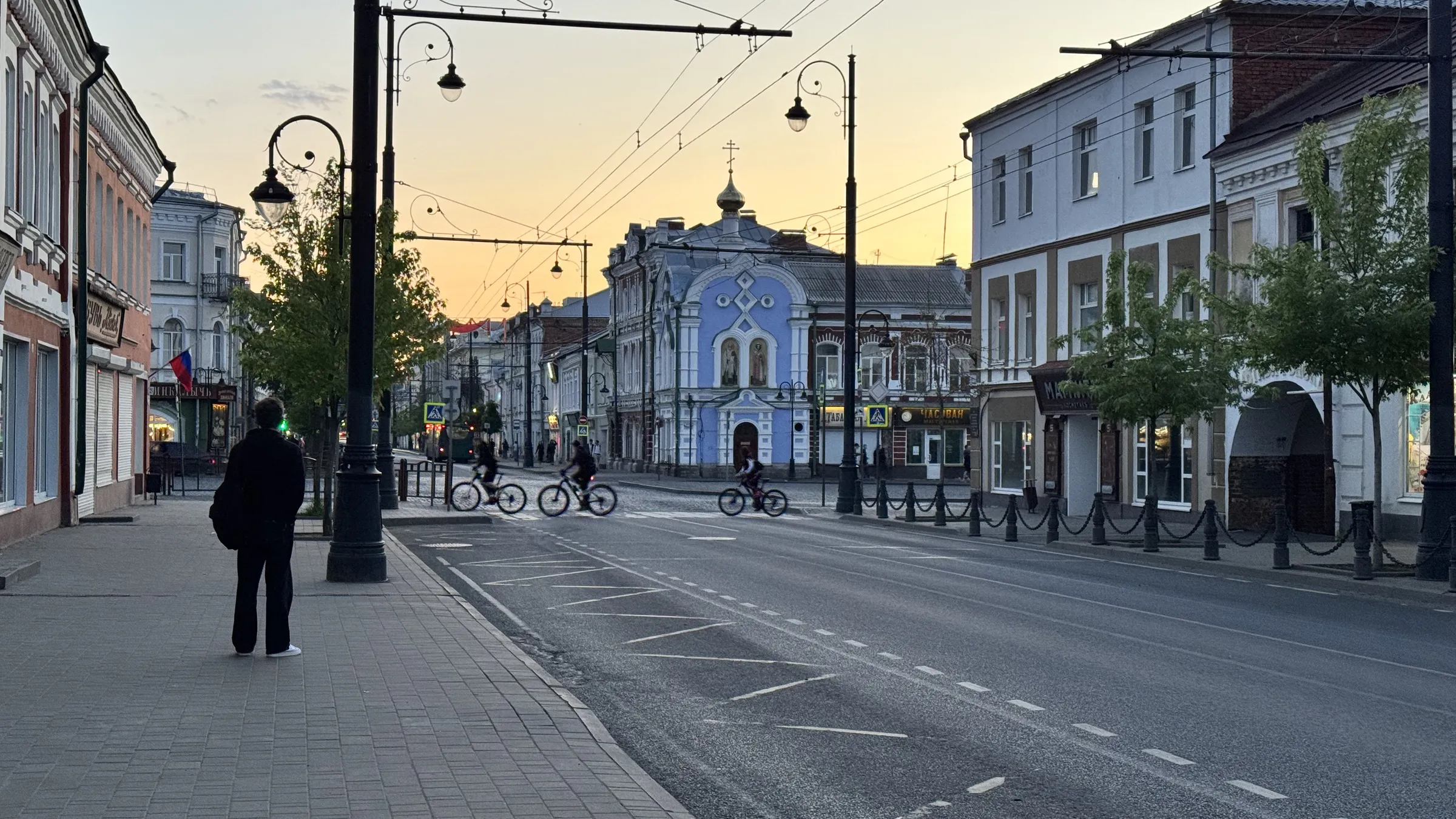 Городская улица с храмом, фото 13