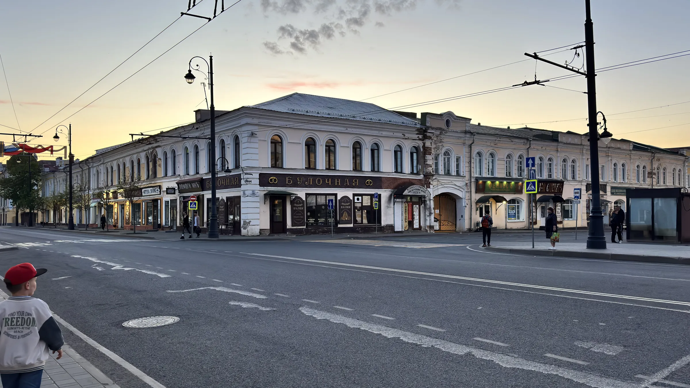 Городская улица с храмом, фото 3