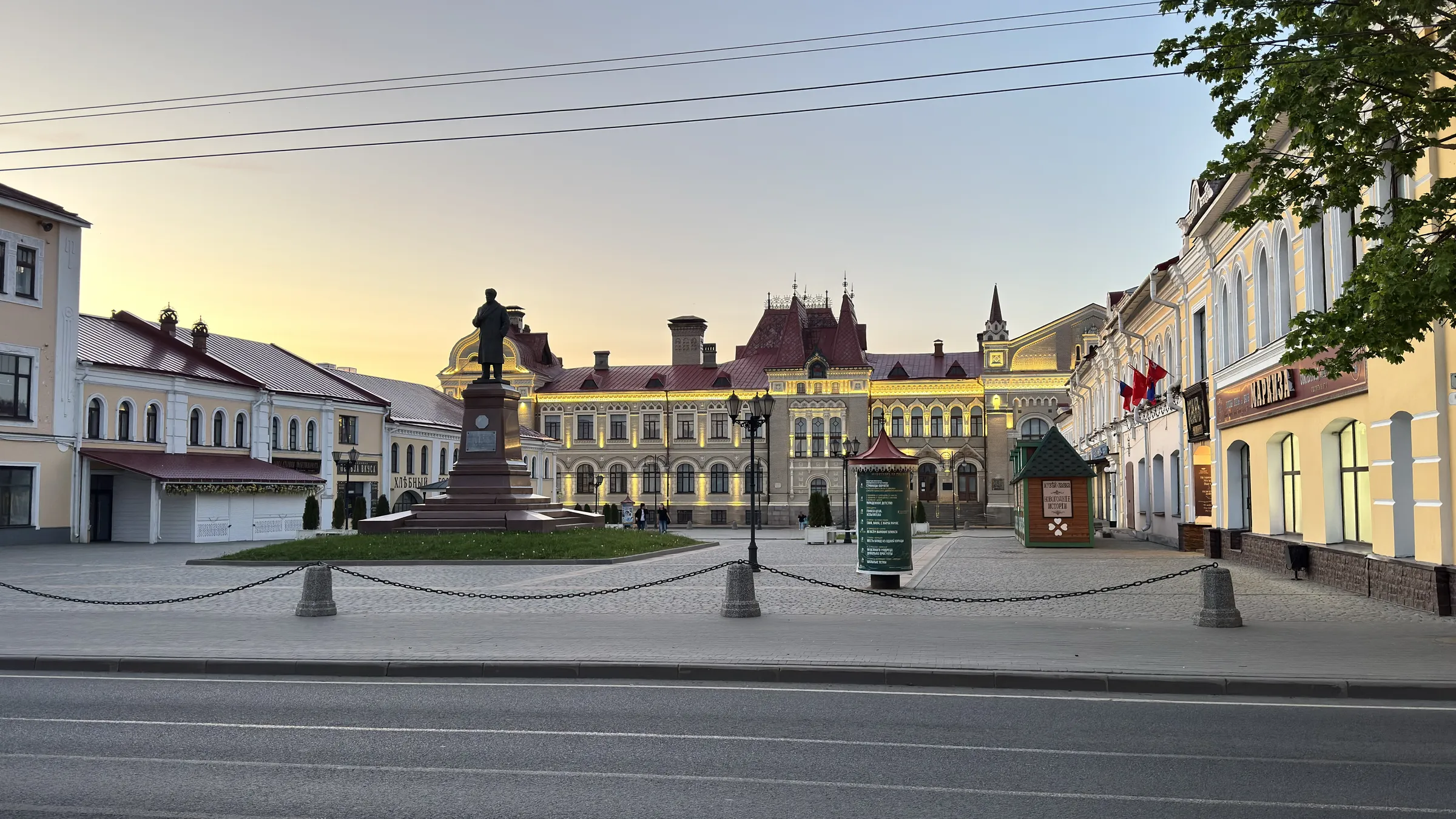 Городская улица с храмом, фото 7