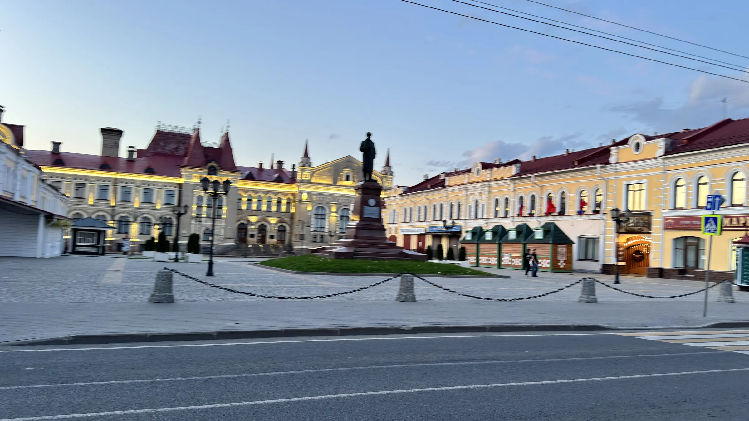 Городская улица с храмом, фото 10