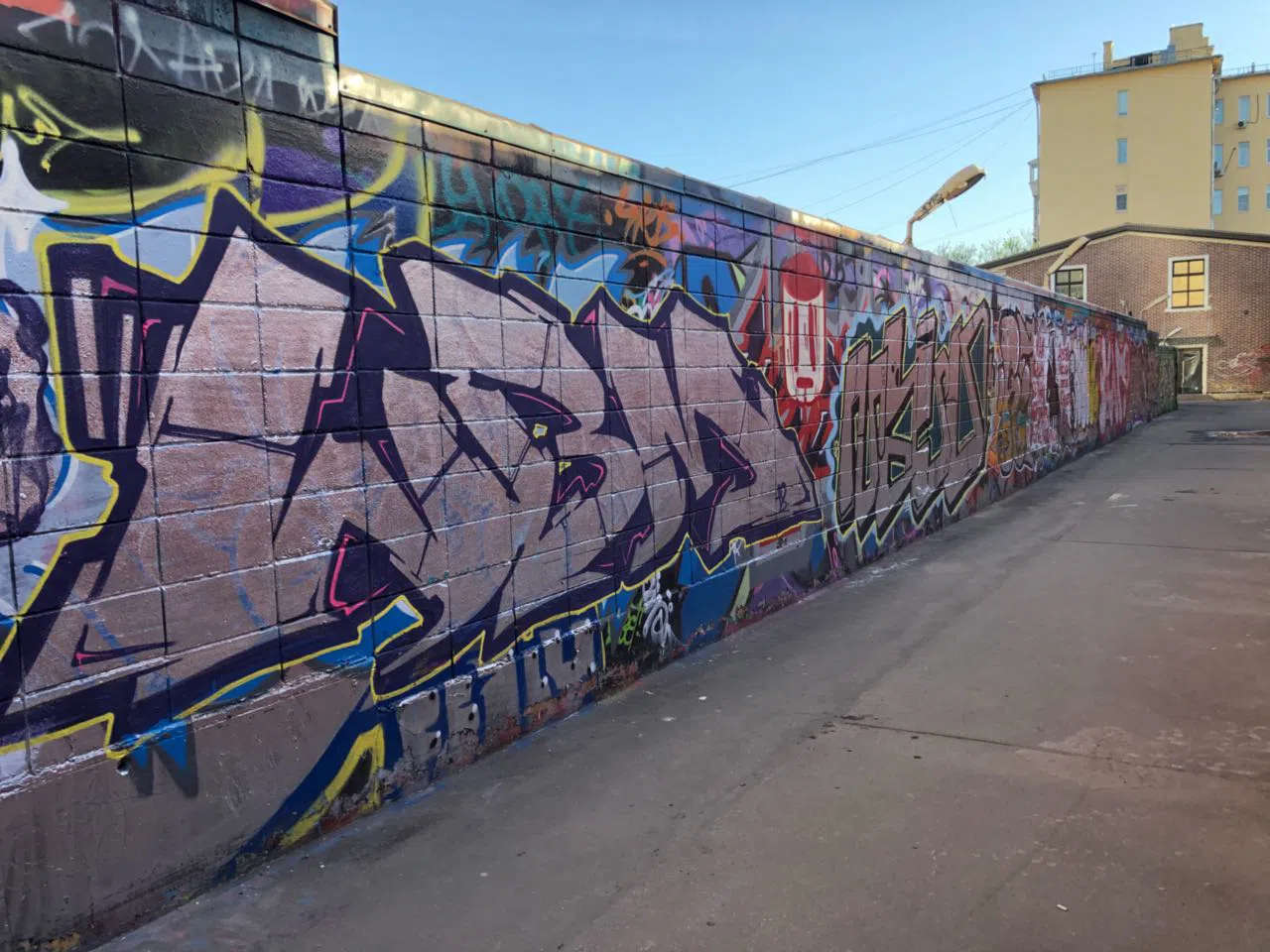 Набережная с граффити, фото 5