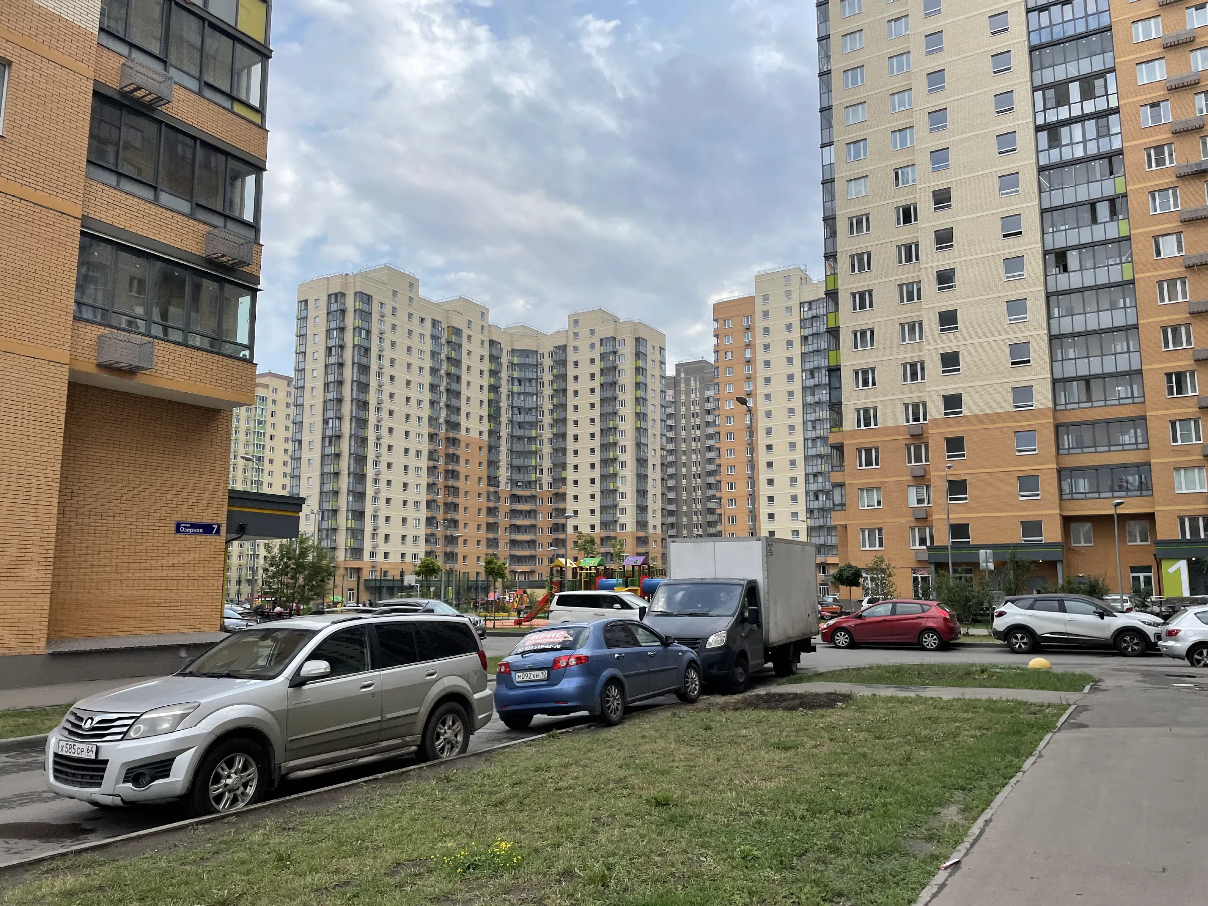 Панельки у озера, фото 3