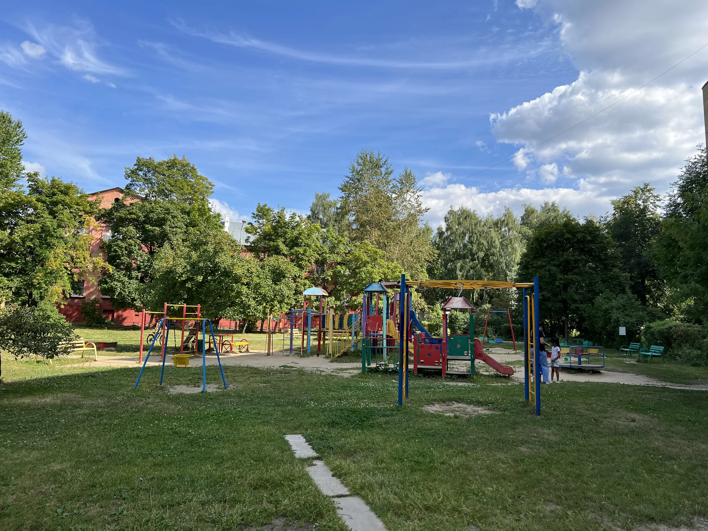 Детская площадка во дворе, фото 16
