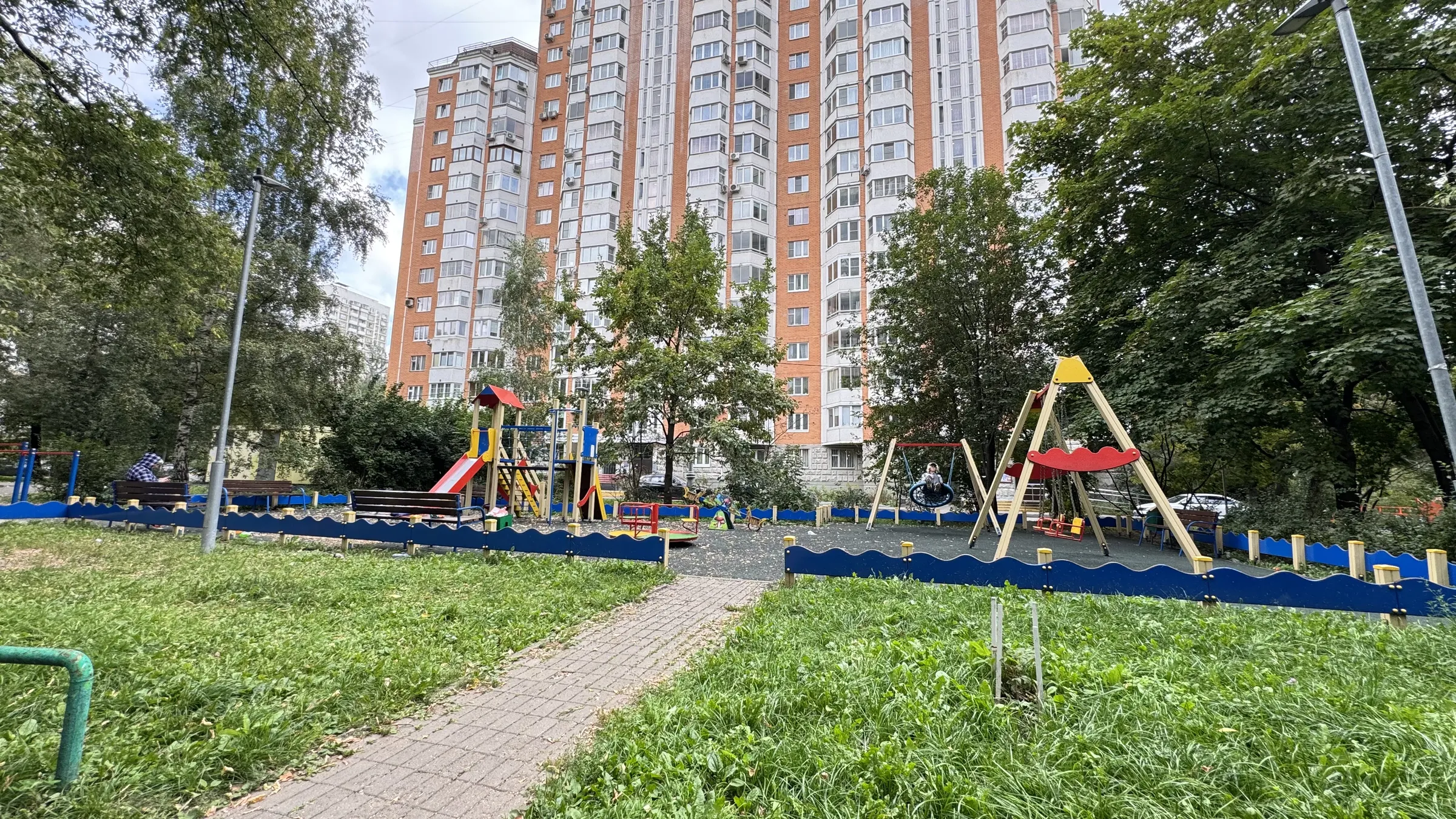 Двор многоэтажки, фото 1