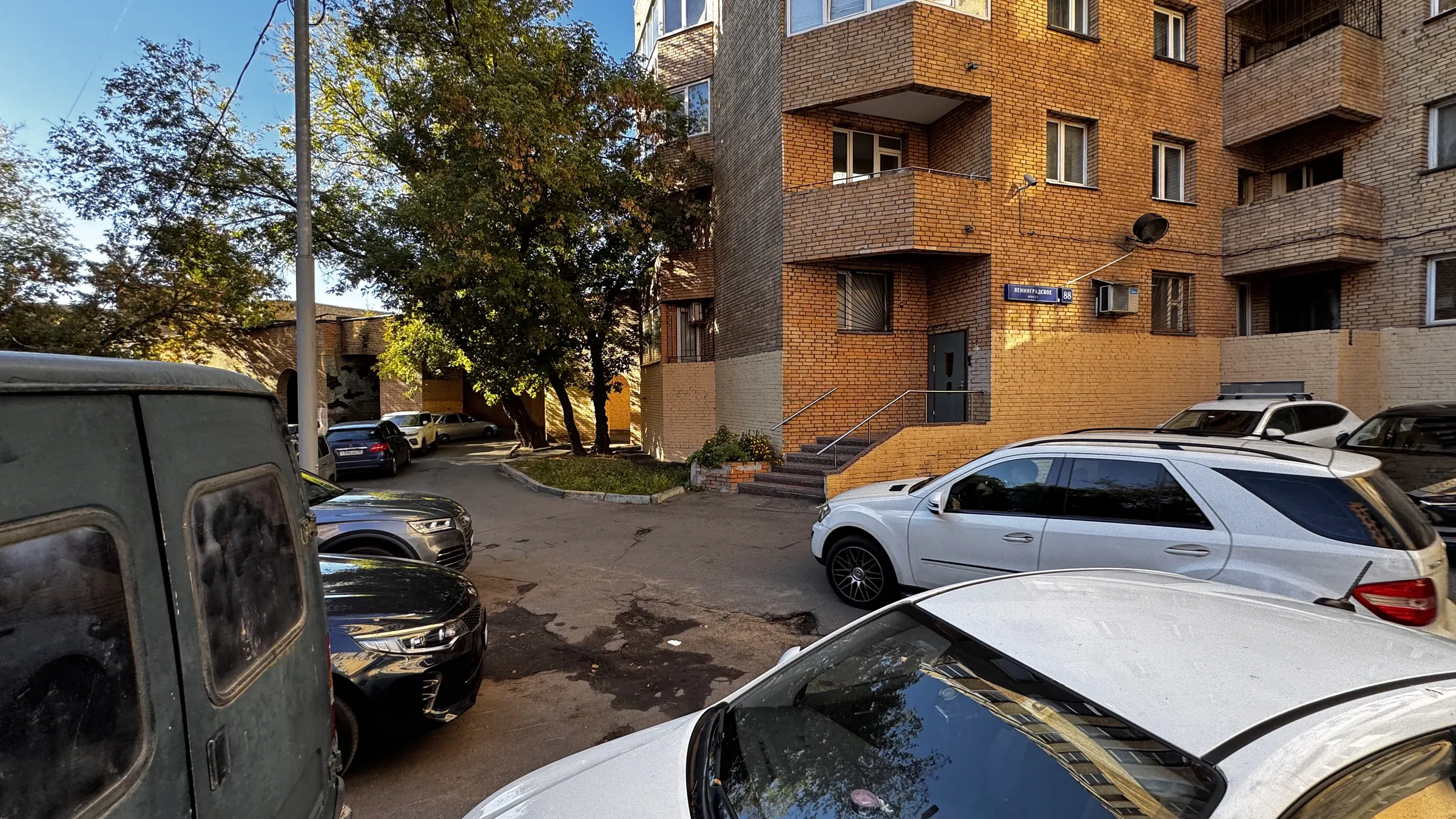 Двор у кирпичных домов, фото 3