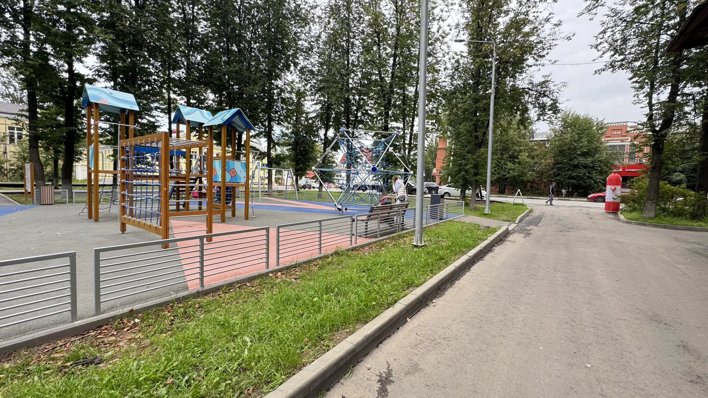 Сталинка с арками во дворе, фото 22