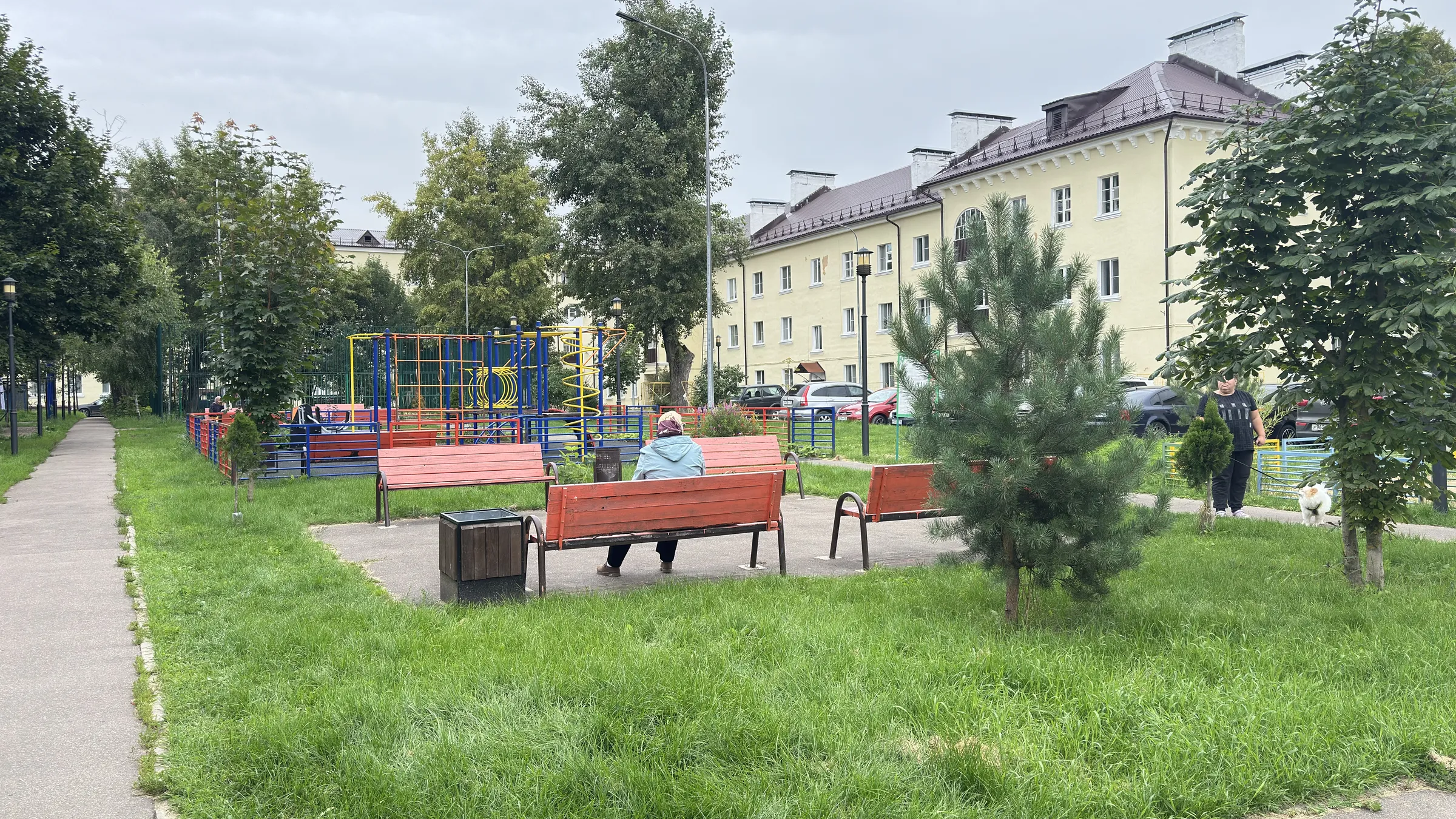 Сталинка с арками во дворе, фото 8