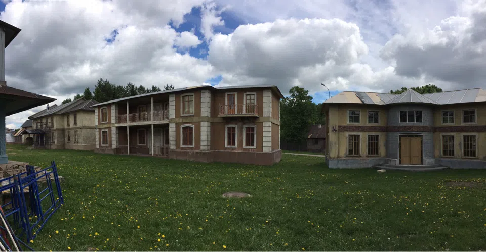 Кинодеревня с декорациями, фото 24