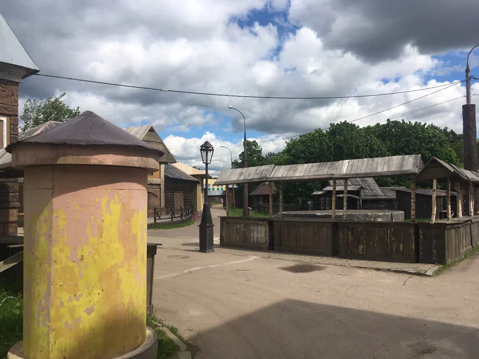Кинодеревня с декорациями, фото 4
