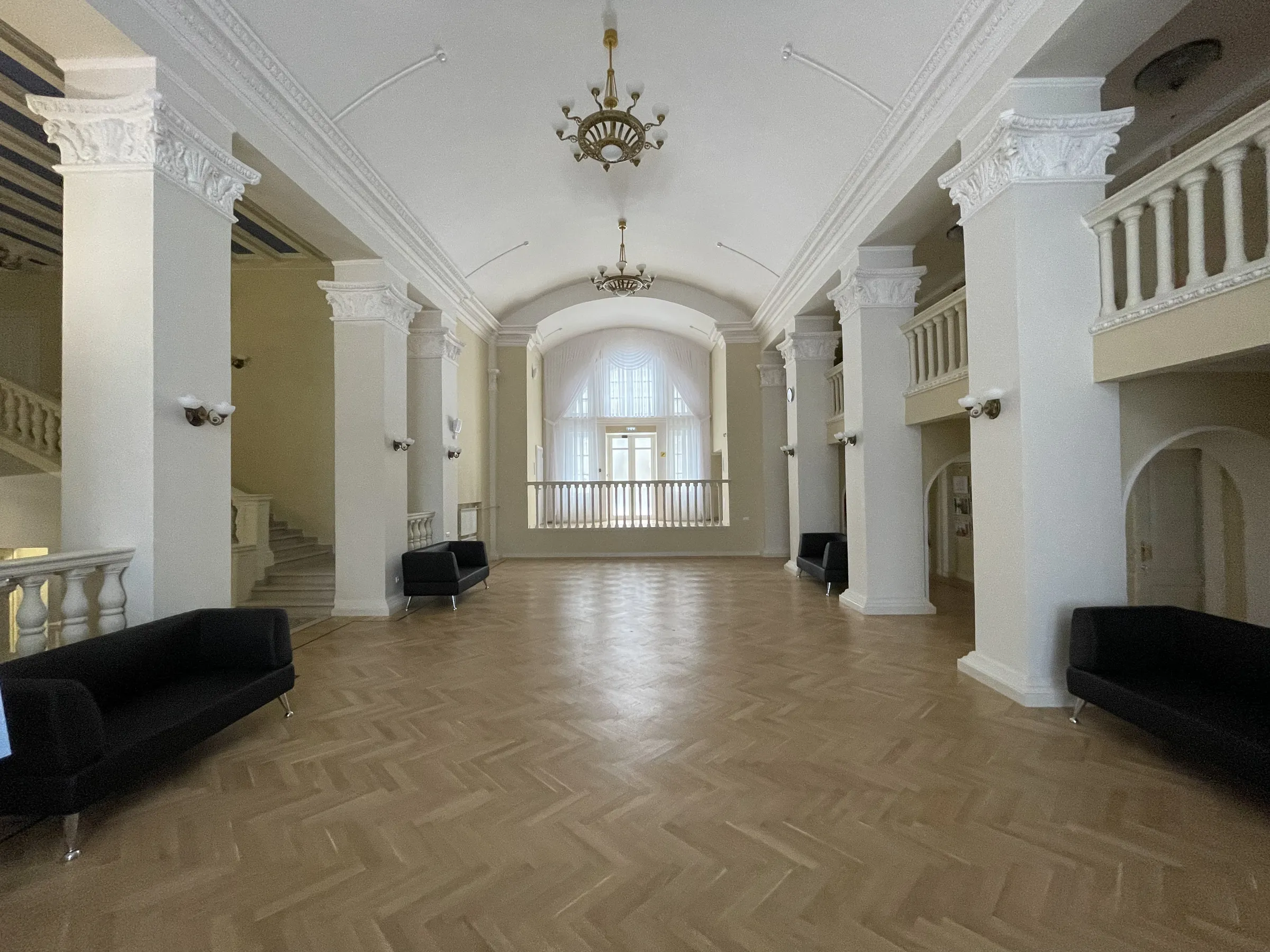 Классический ДК с колоннами, фото 9