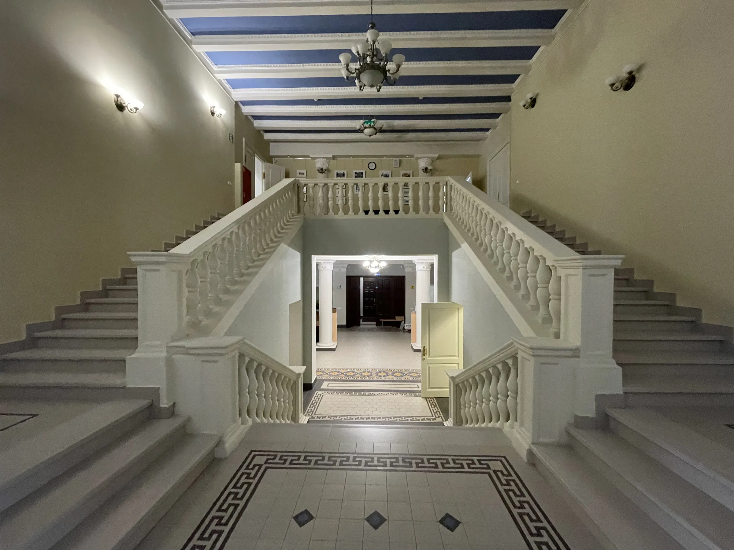 Классический ДК с колоннами, фото 17