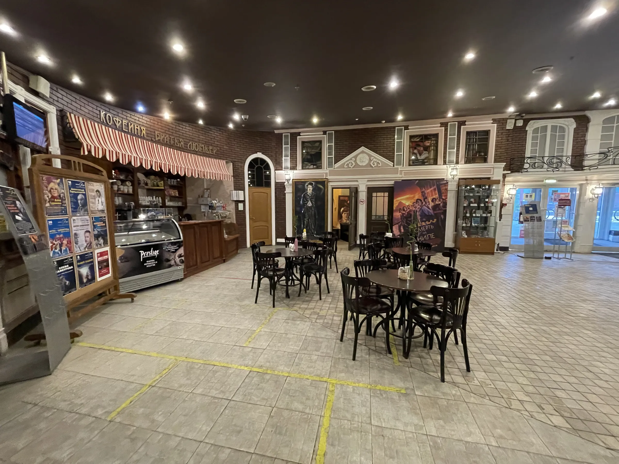 Театр с фонтаном и кафе, фото 8