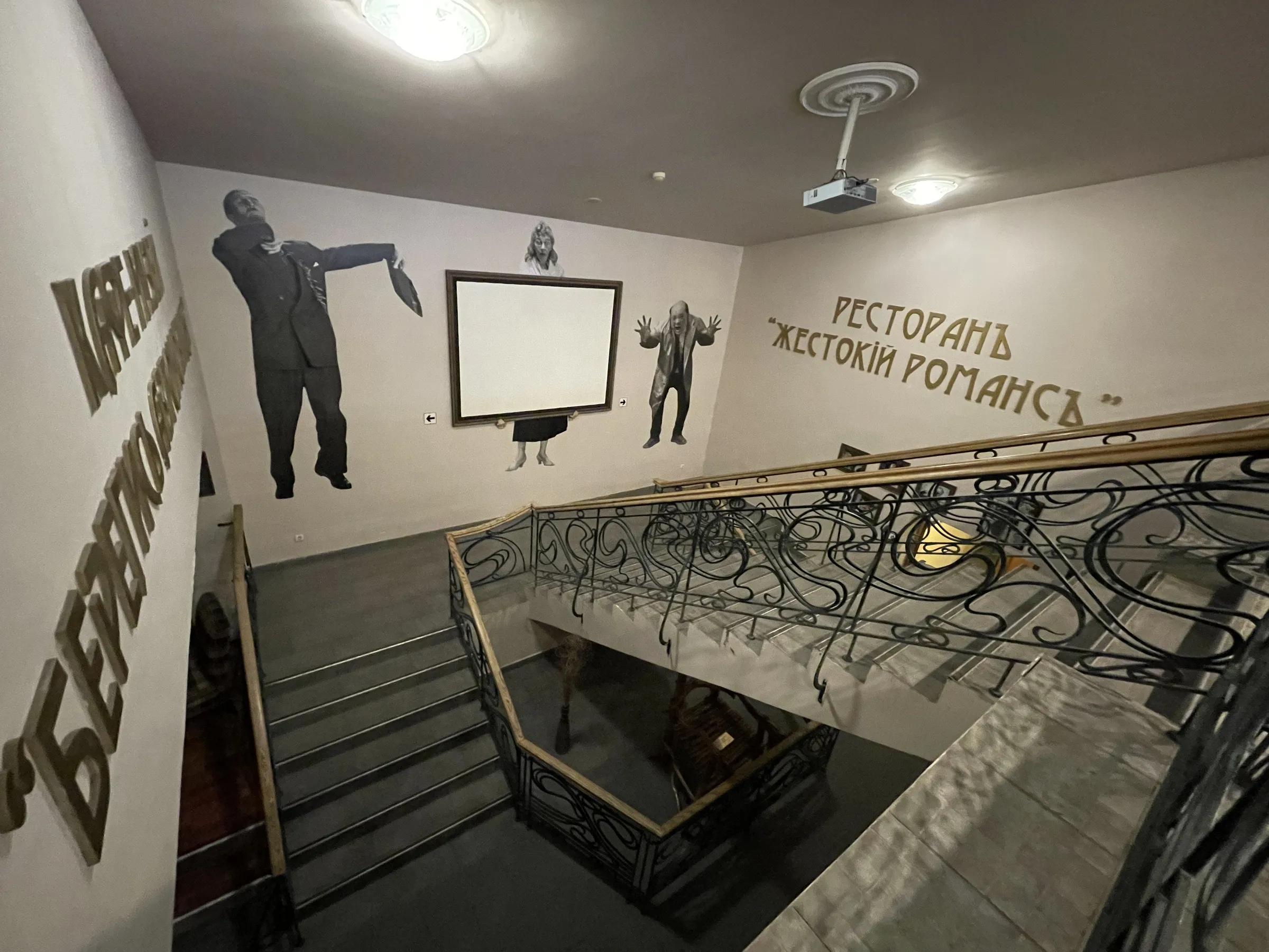 Театр с фонтаном и кафе, фото 14