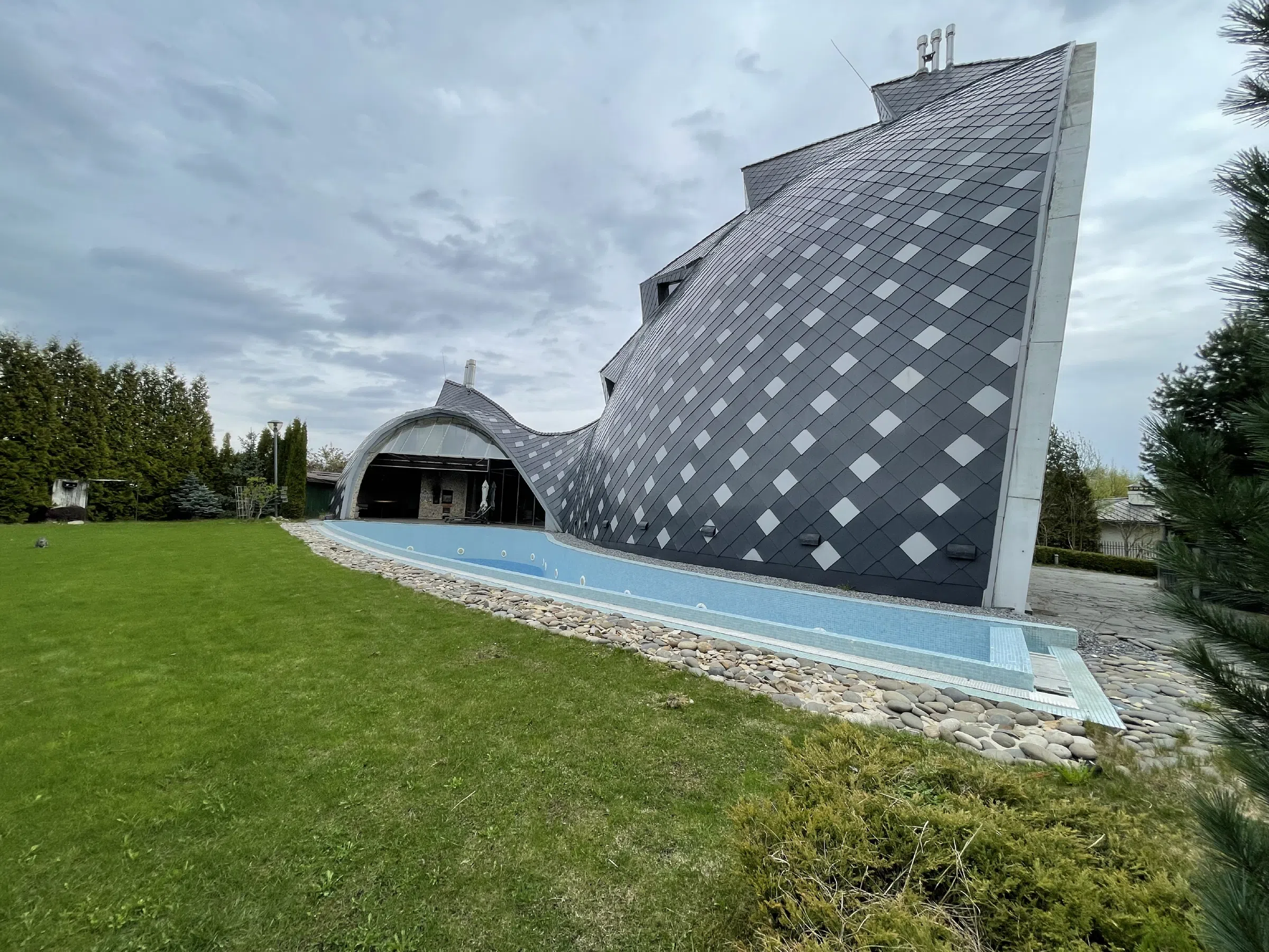 Дом-чешуя с бассейном, фото 6