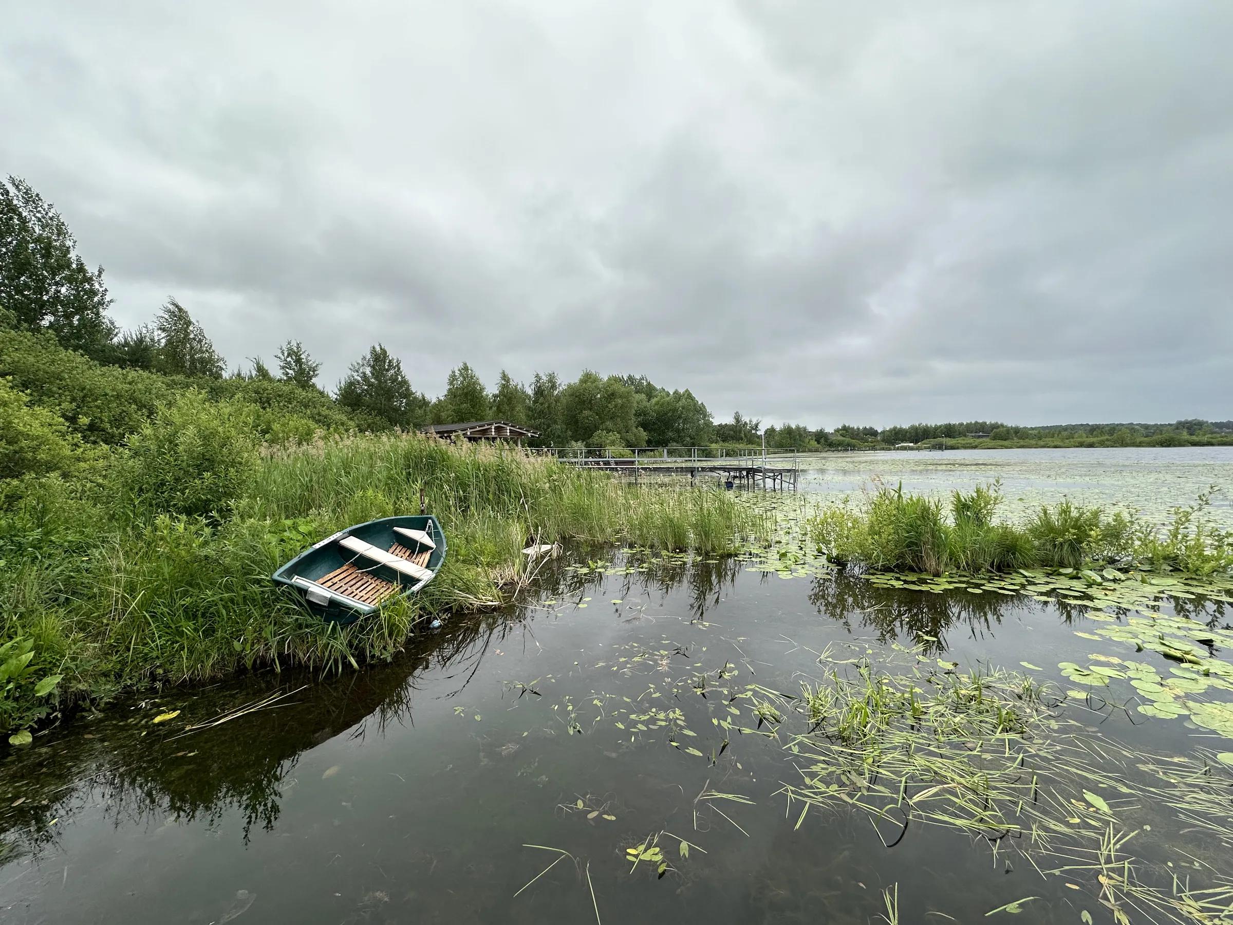 Причал у озера с лодками, фото 8