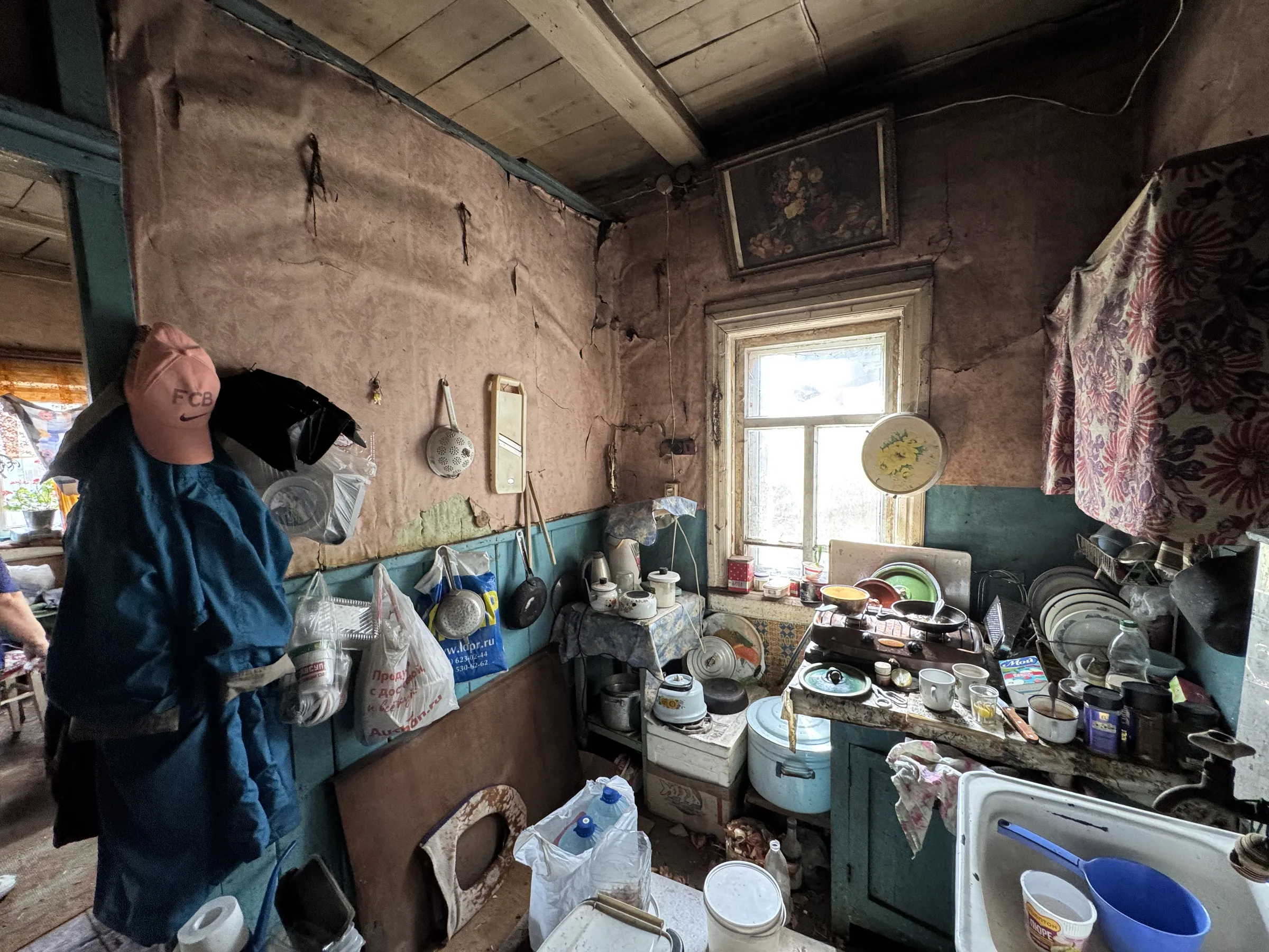 Деревенская изба с сараем, фото 9