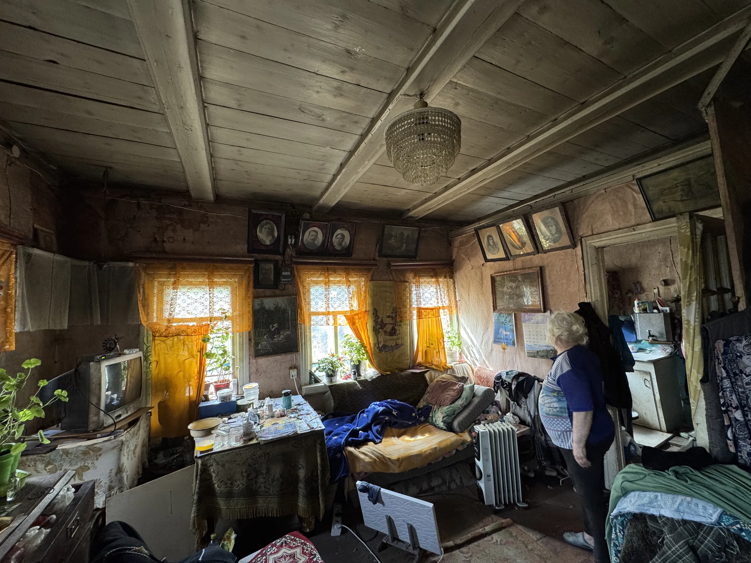 Деревенская изба с сараем, фото 11