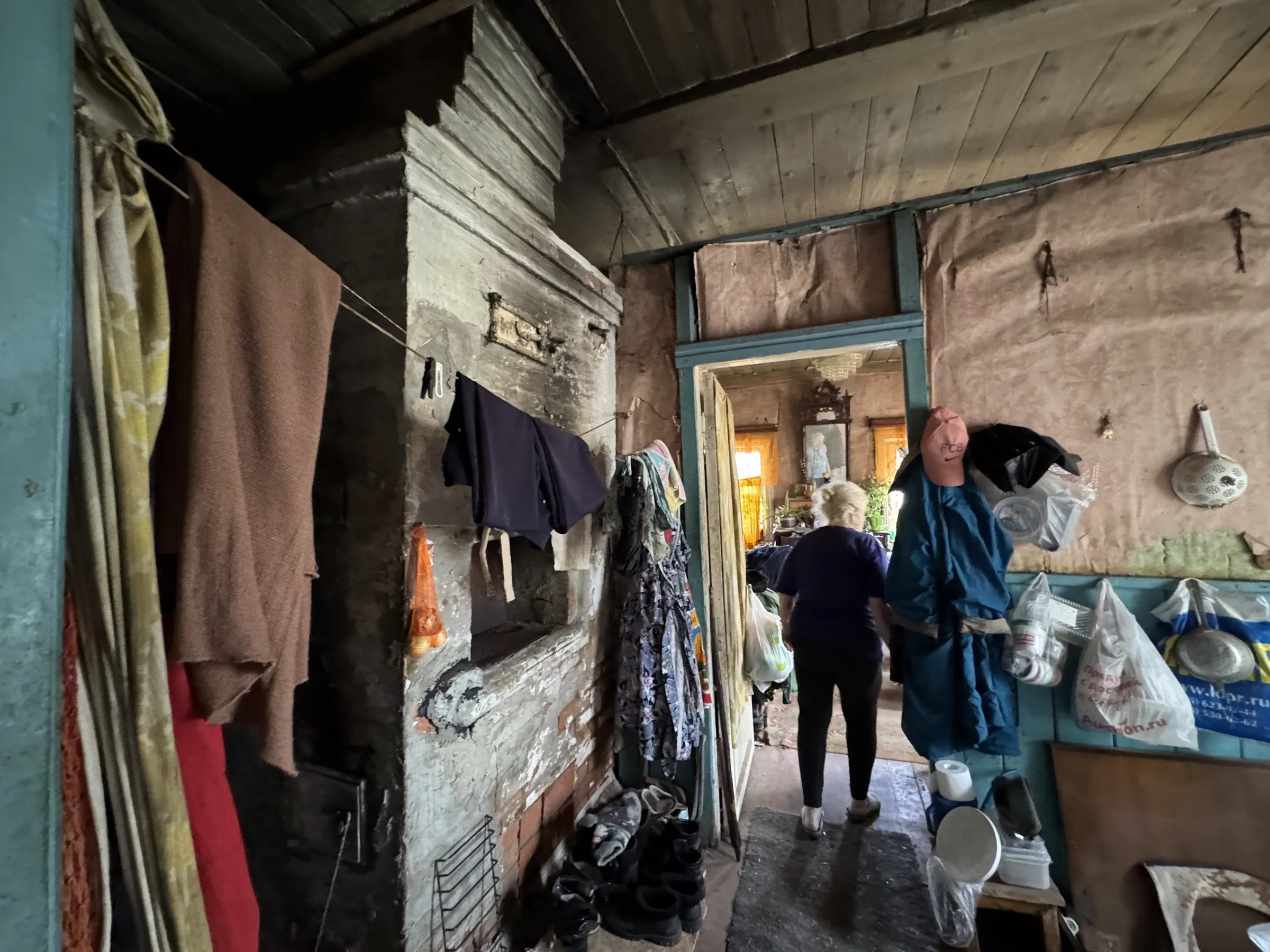 Деревенская изба с сараем, фото 8