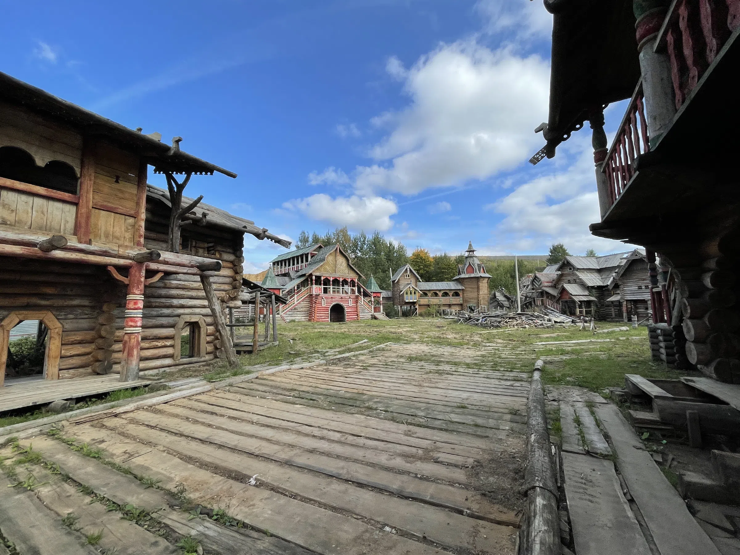Деревянная крепость с видом на озеро, фото 12
