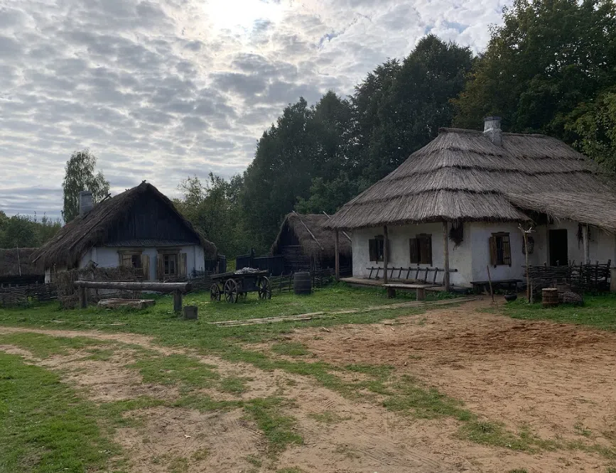 Этнографическая деревня с церковью, фото 8