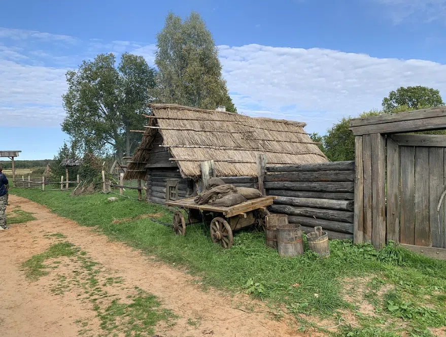 Этнографическая деревня с церковью, фото 10