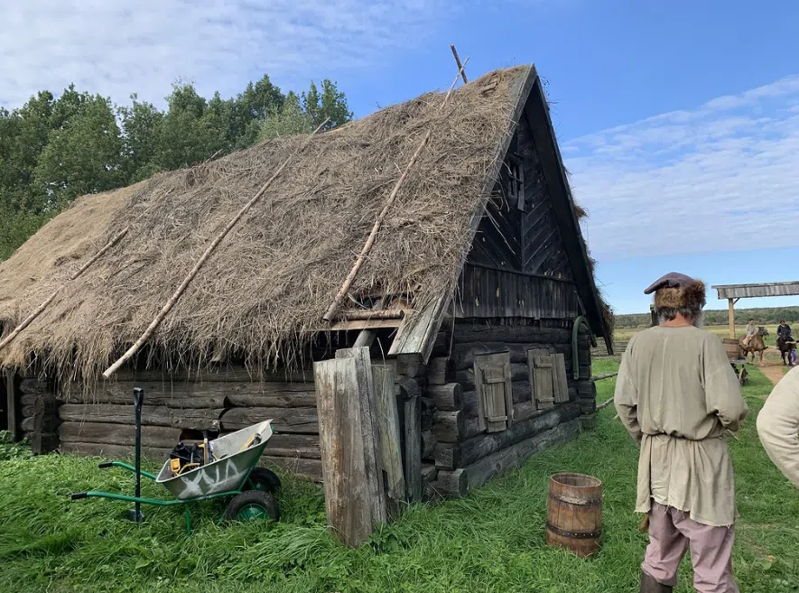 Этнографическая деревня с церковью, фото 11