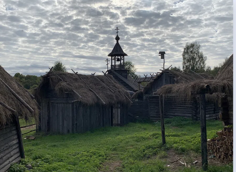 Этнографическая деревня с церковью, фото 17