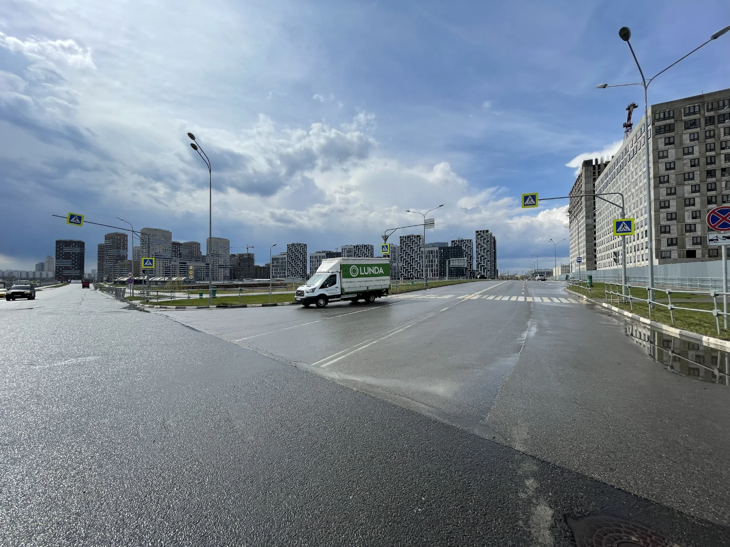 Городская улица с высотками, фото 23