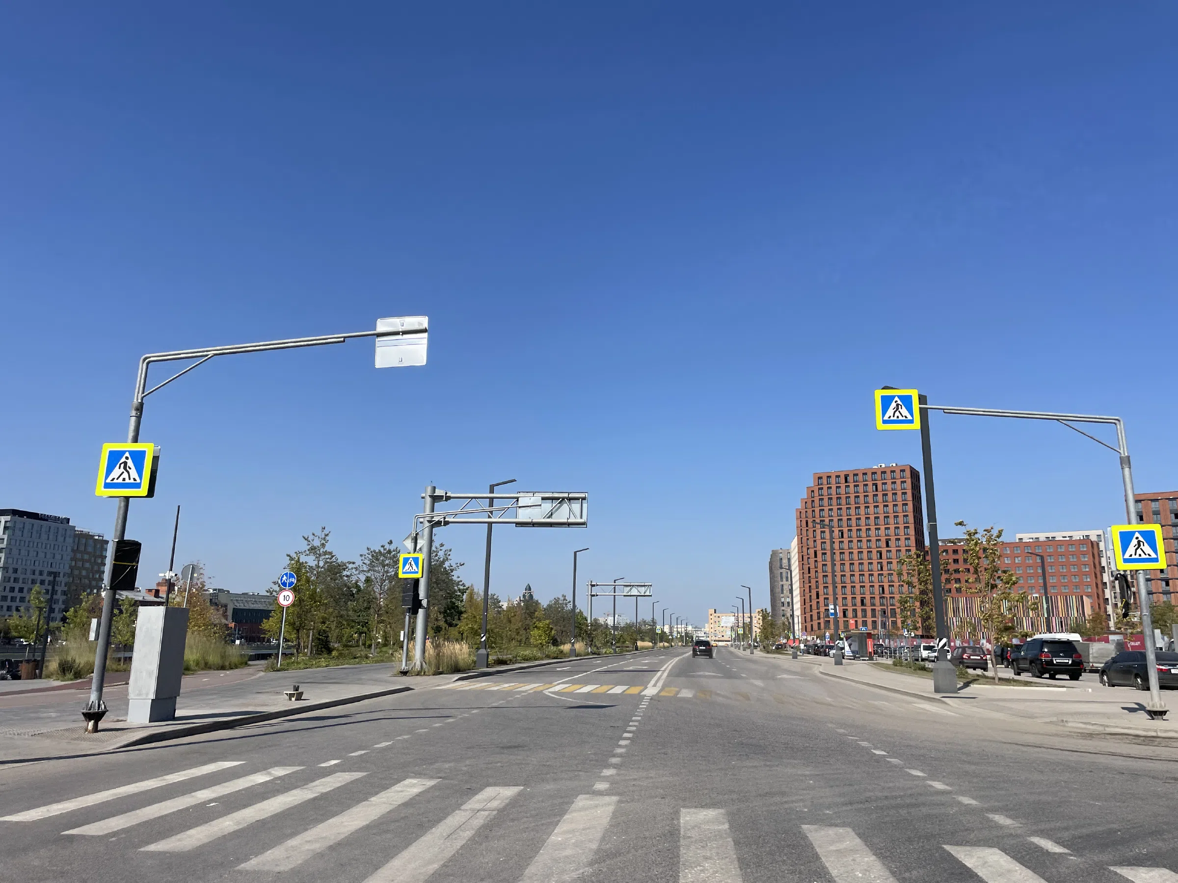 Широкая улица с видом на город, фото 18
