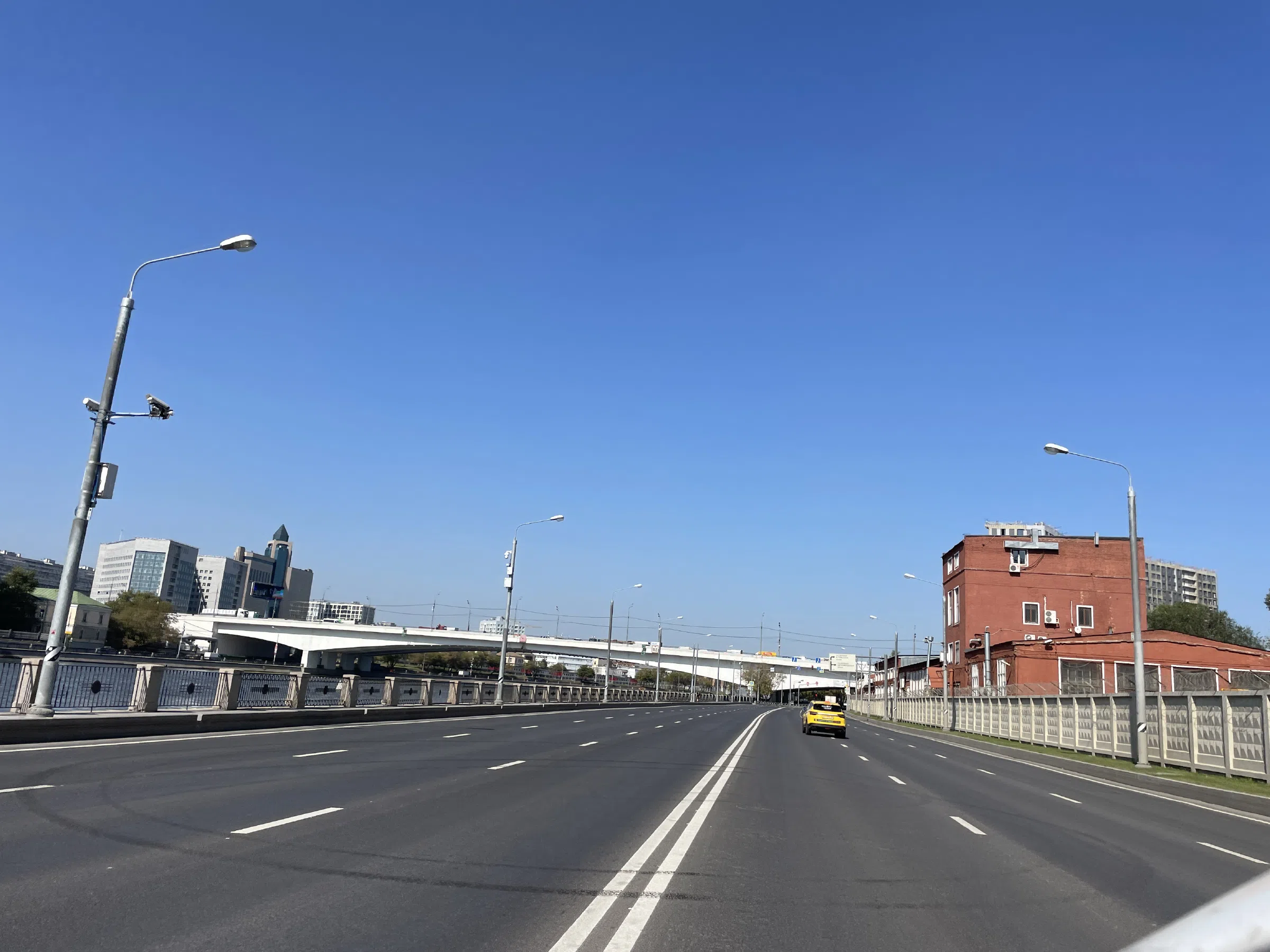 Широкая улица с видом на город, фото 23