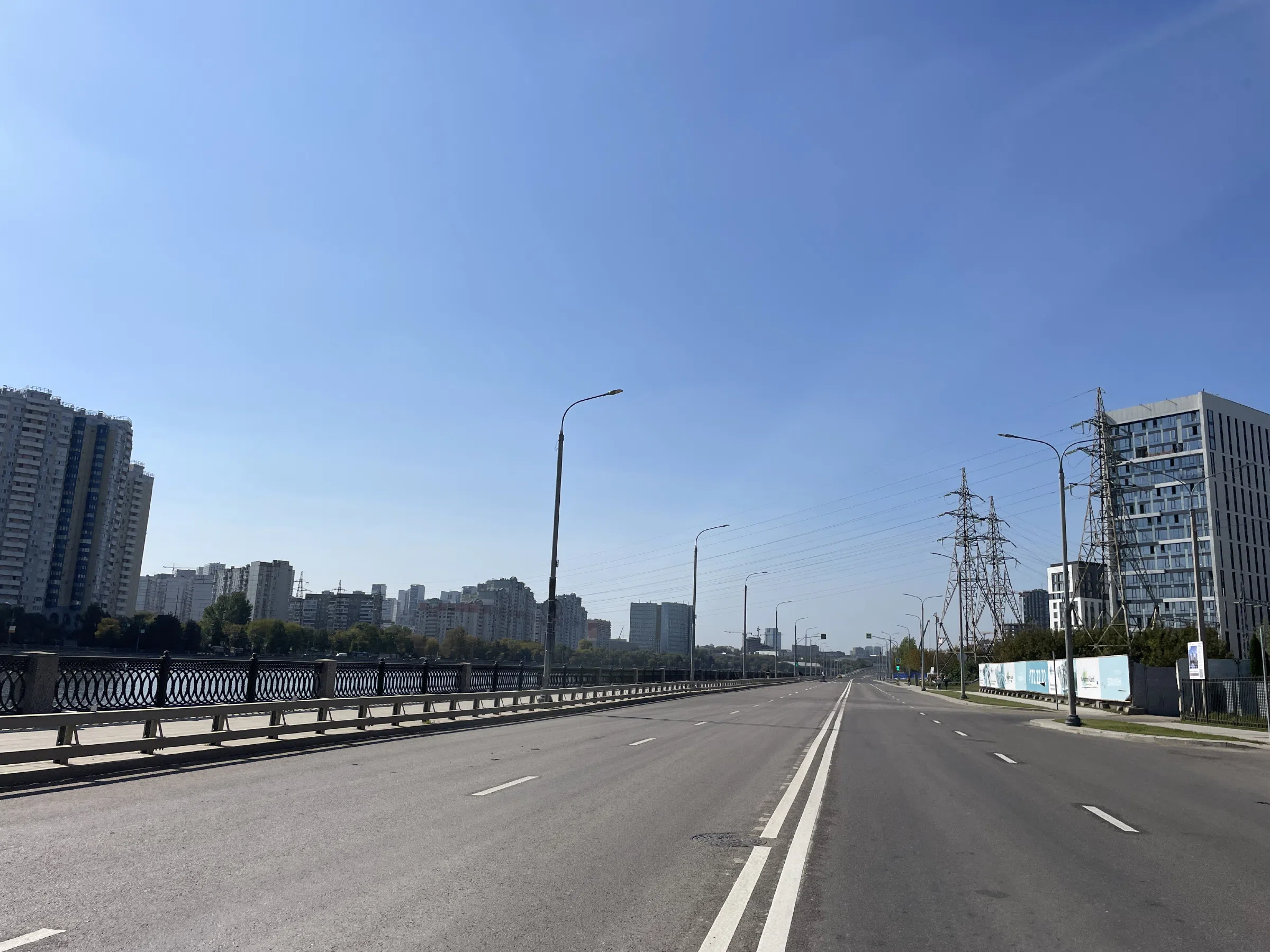 Широкая улица с видом на город, фото 4