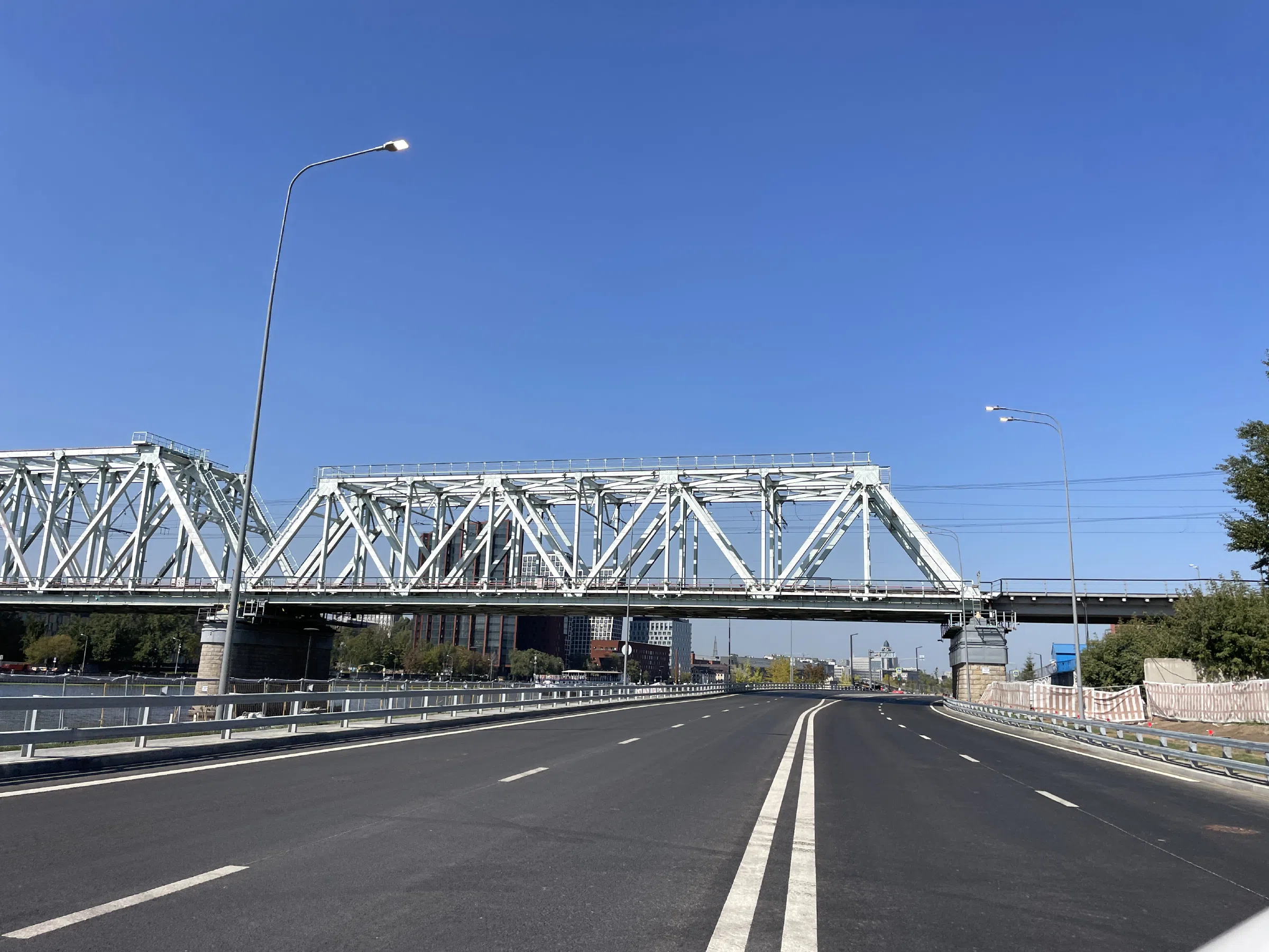 Широкая улица с видом на город, фото 15