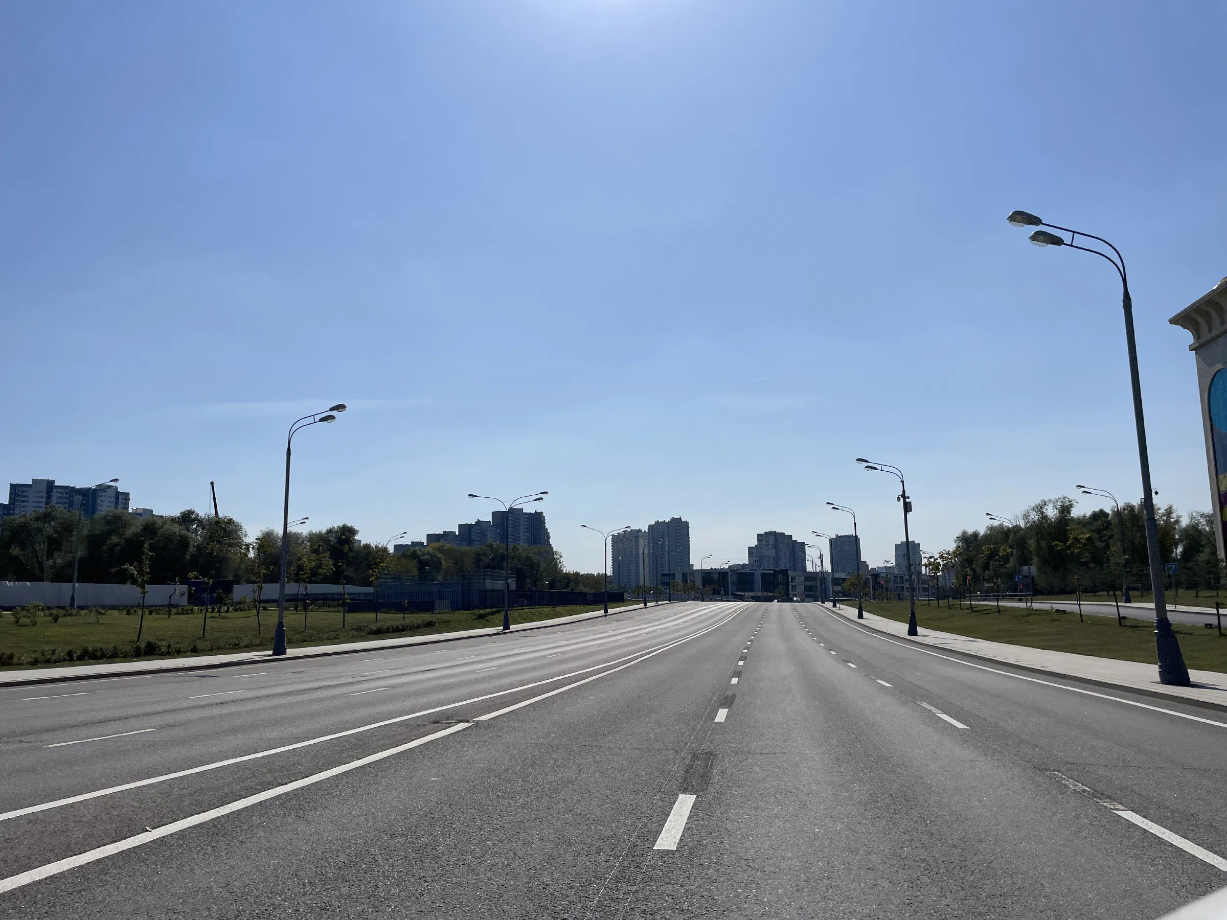 Широкая улица с видом на город, фото 2