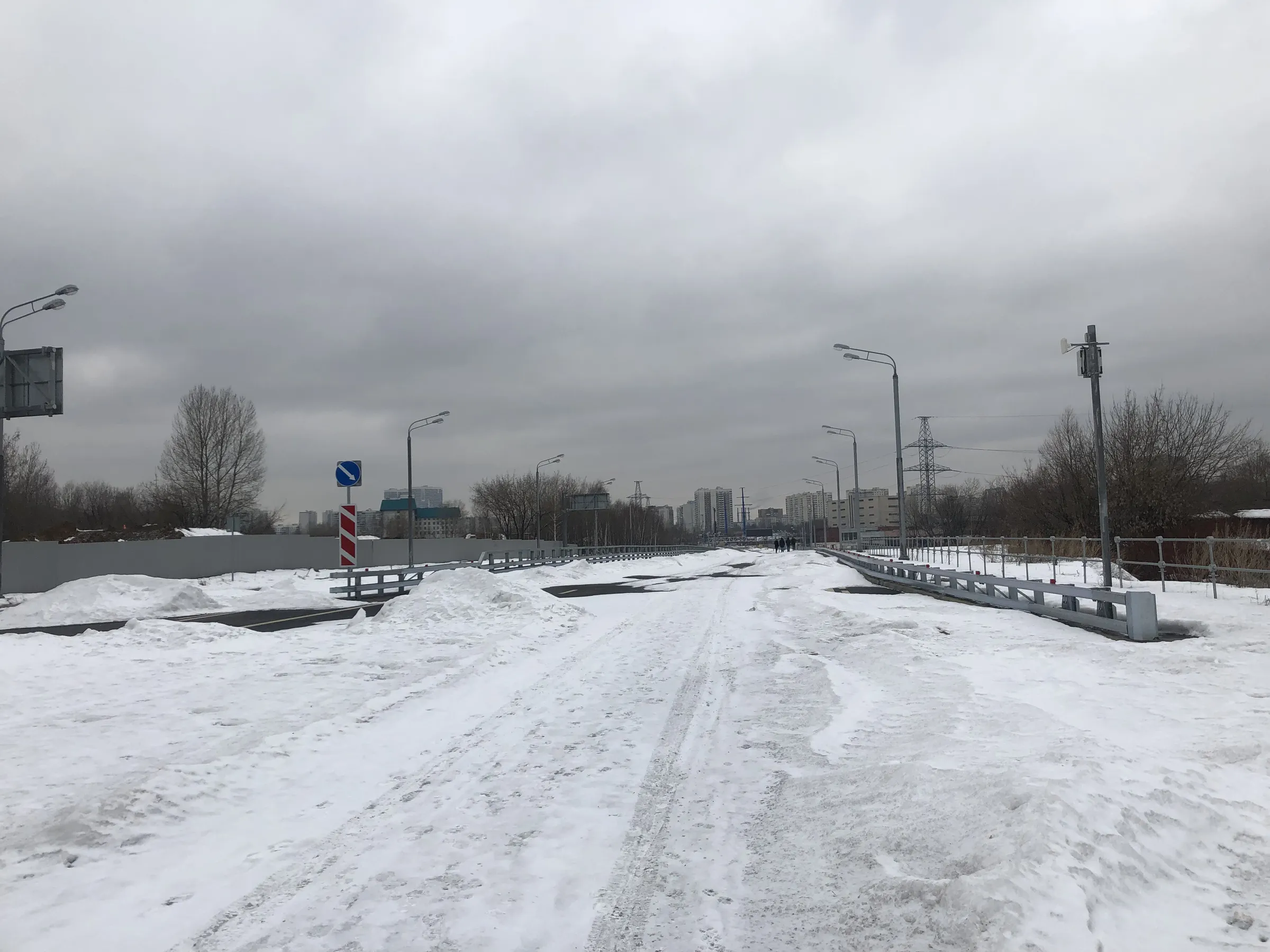 Заснеженная трасса с мостом, фото 2