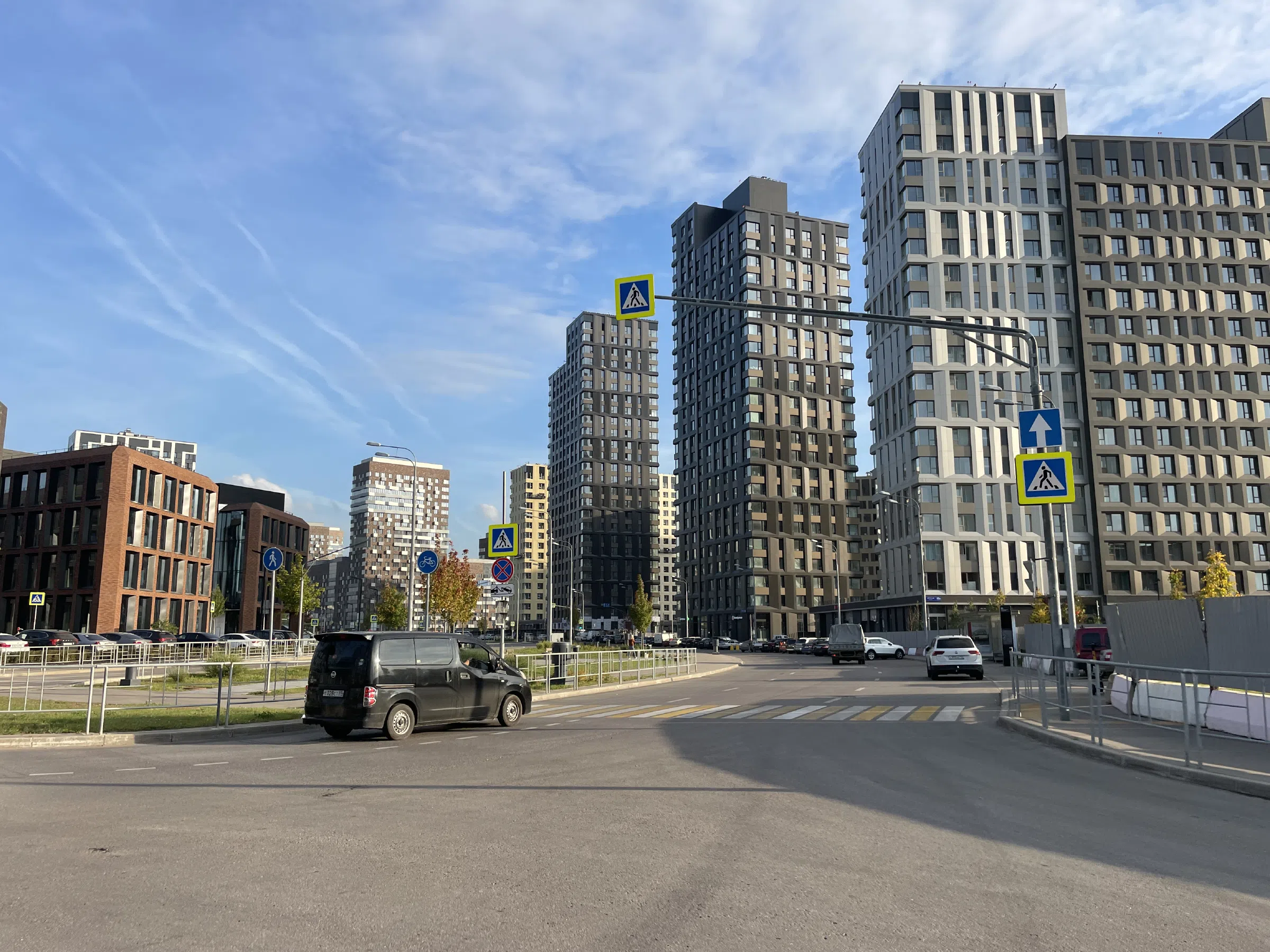 Улица с современными зданиями, фото 16
